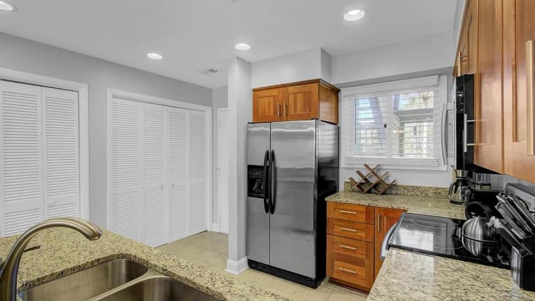 7C Mariners Walk by AvantStay Beautiful Porch Easy Access to Pool Beach