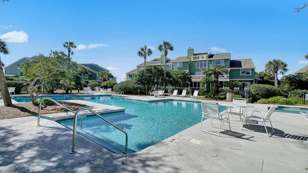 7C Mariners Walk by AvantStay Beautiful Porch Easy Access to Pool Beach