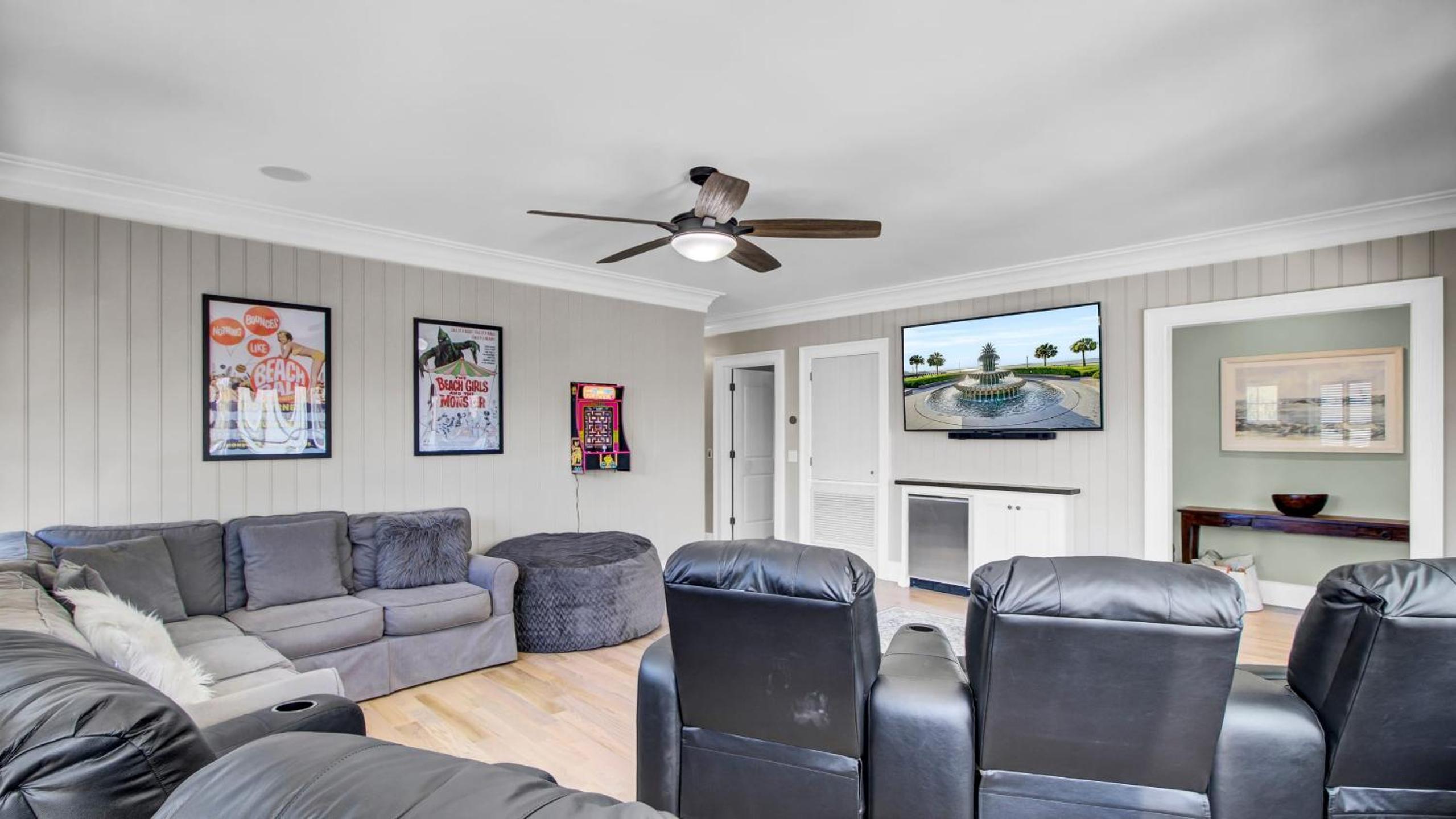Steps to the Beach Pool Gym Game Room Movie Theater 3301 Palm by AvantStay