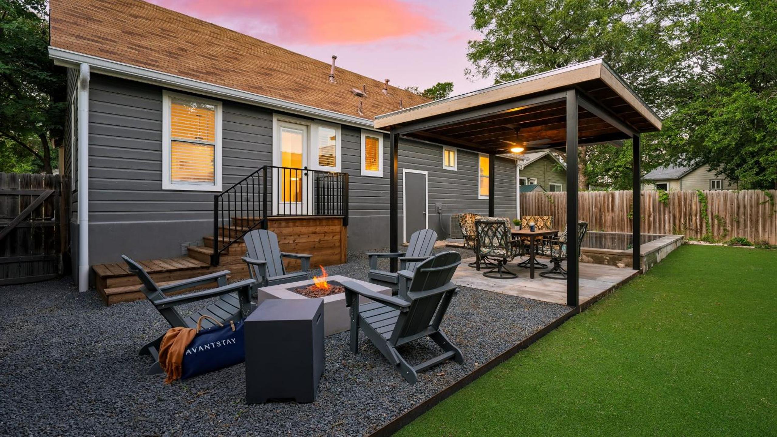Casa Que Canta by AvantStay Private Pool Firepit Walkable East Austin Gem