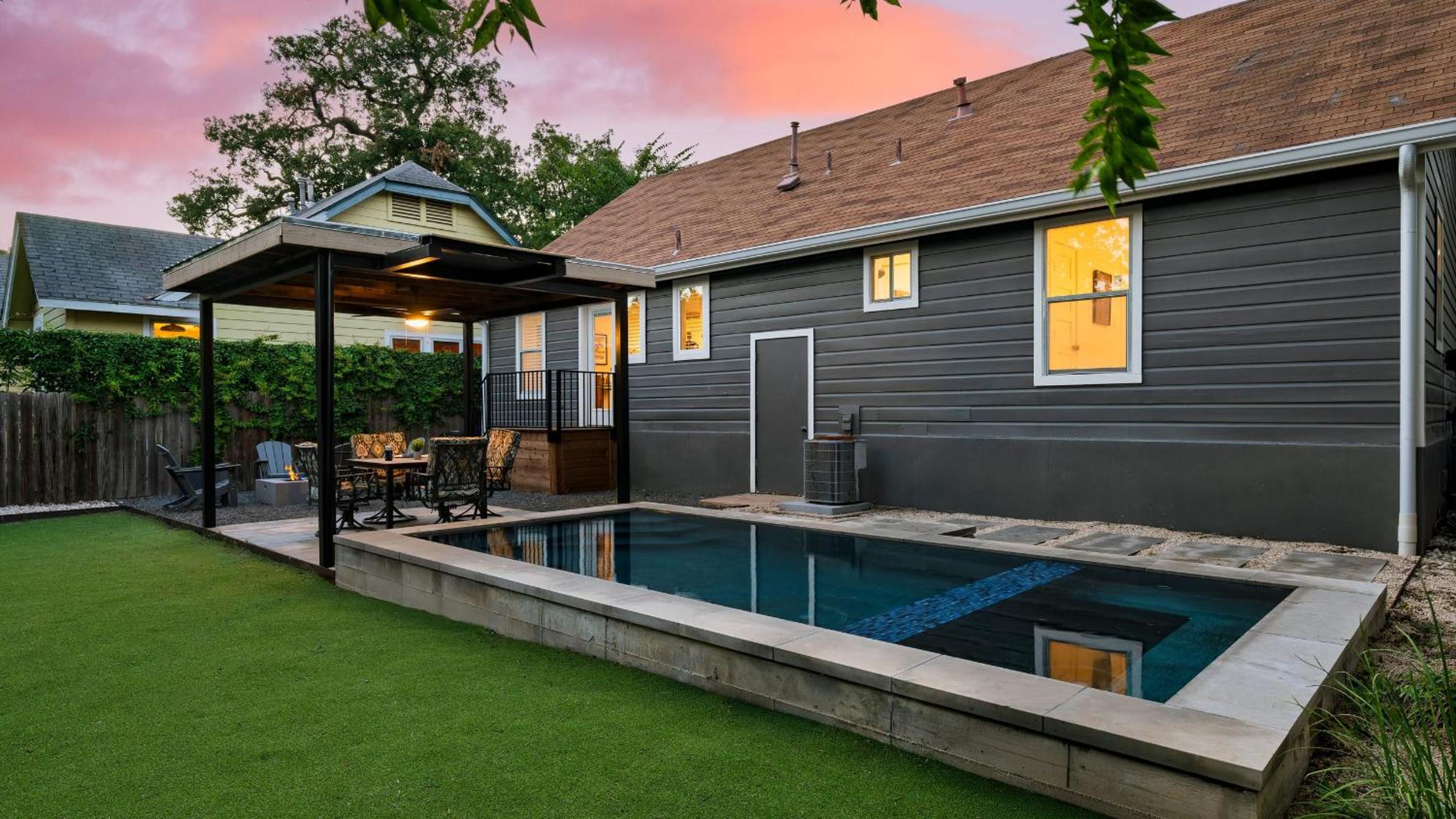 Casa Que Canta by AvantStay Private Pool Firepit Walkable East Austin Gem