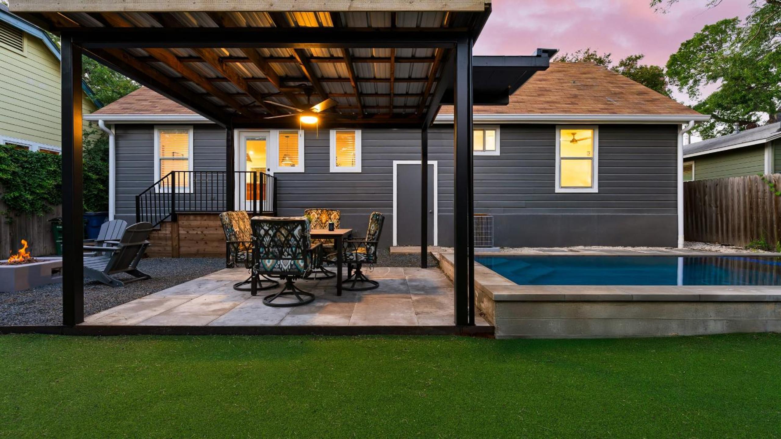 Casa Que Canta by AvantStay Private Pool Firepit Walkable East Austin Gem