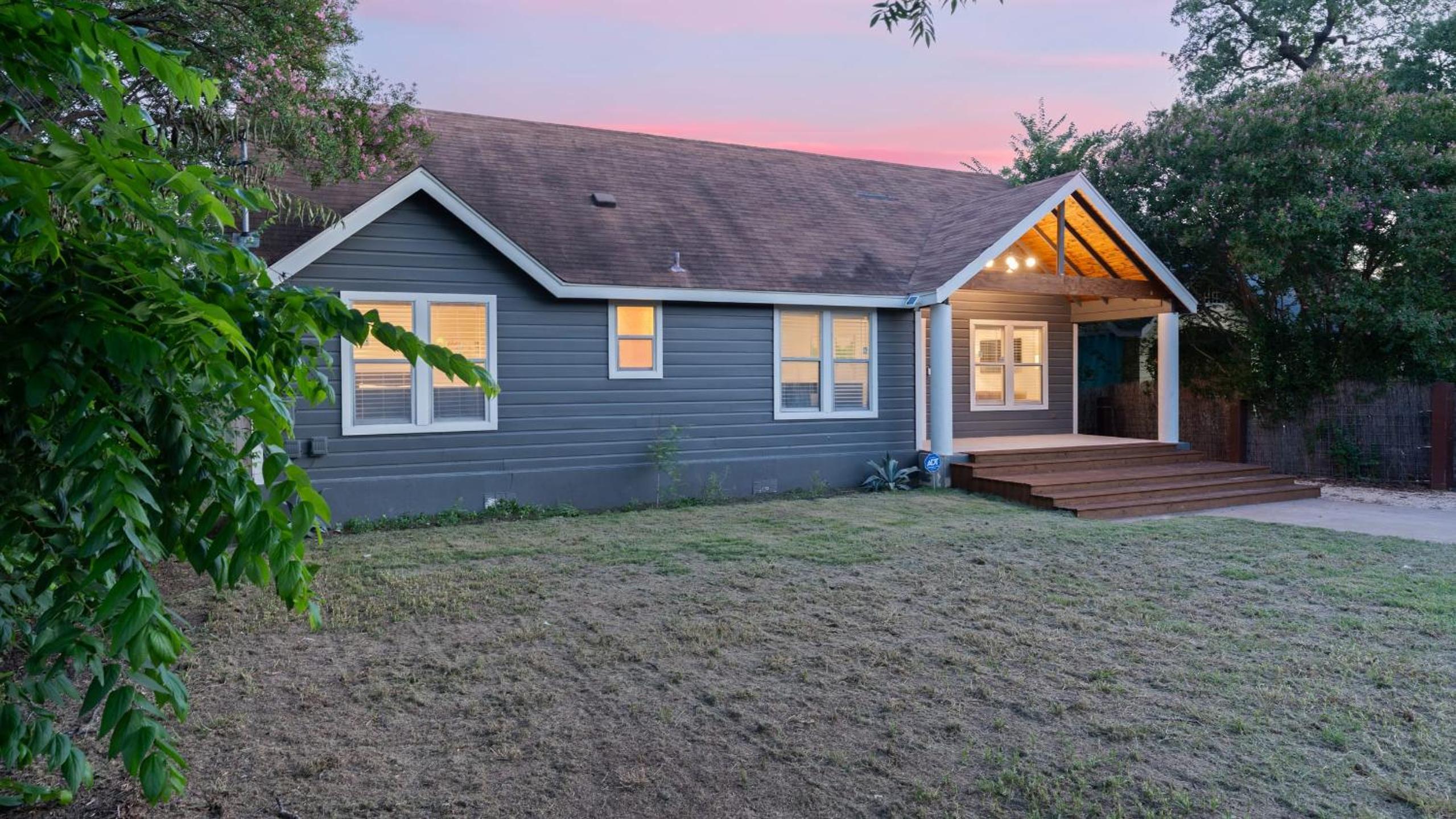 Casa Que Canta by AvantStay Private Pool Firepit Walkable East Austin Gem