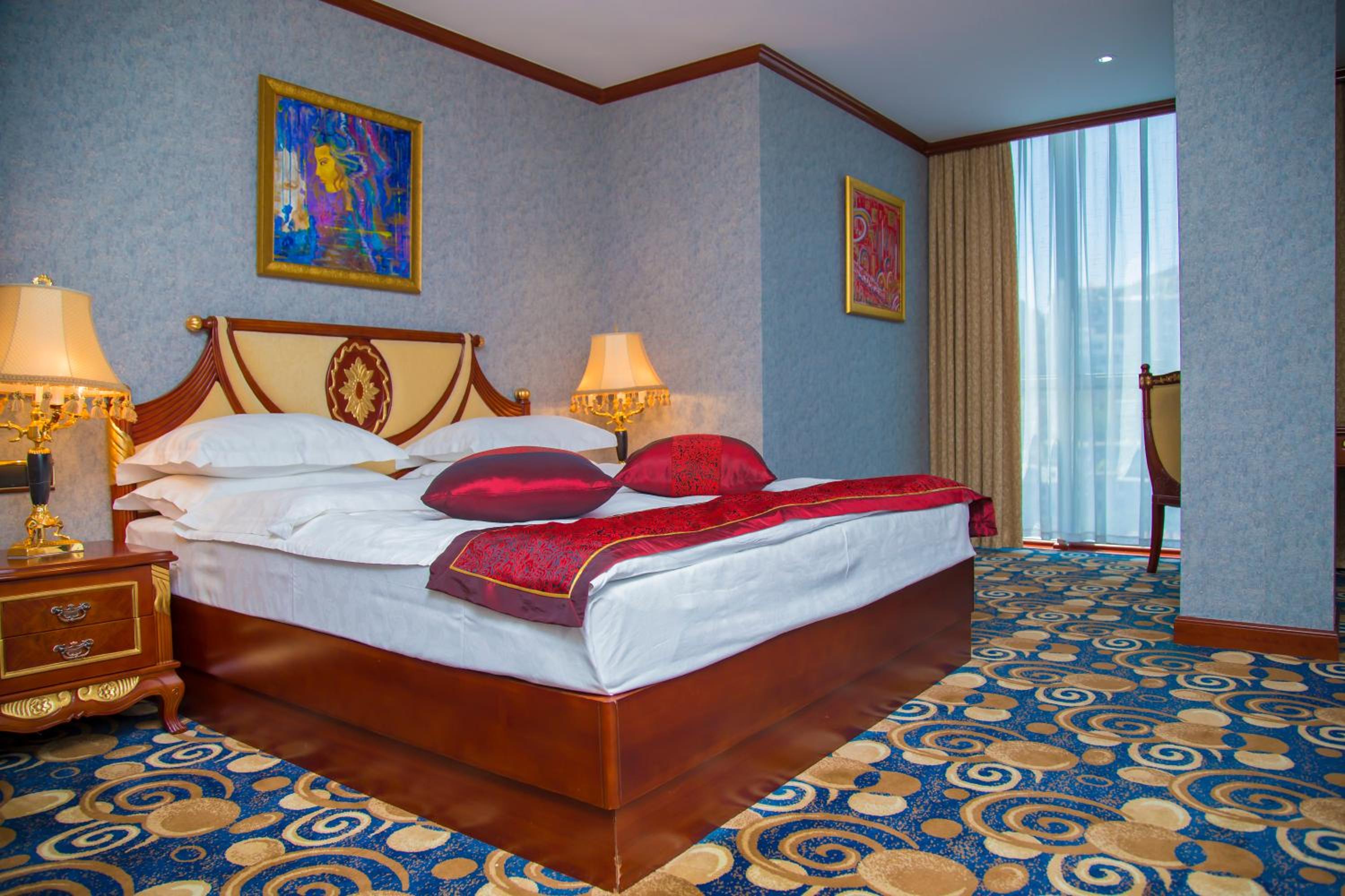 Golden Coast Hotel