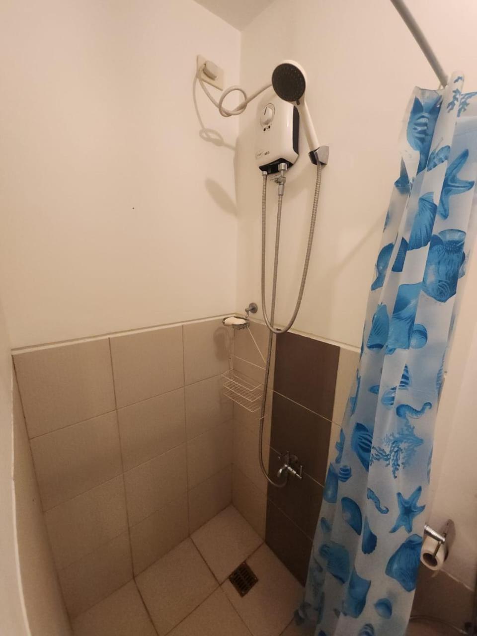 Hawaii Theme Ortigas MRT Ayala 30th Megamall Podium Free Netflix Fast Internet Pool