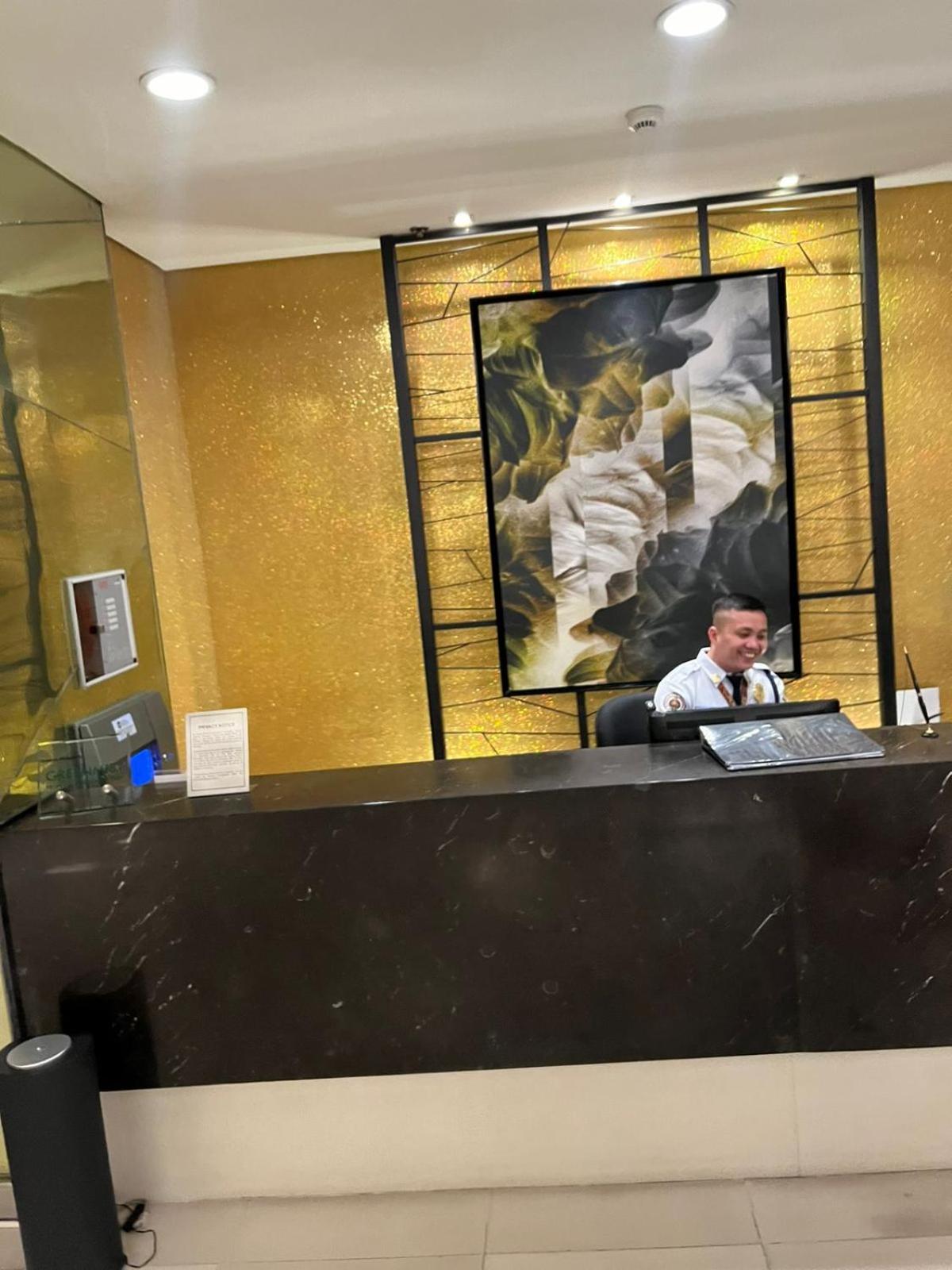 Hawaii Theme Ortigas MRT Ayala 30th Megamall Podium Free Netflix Fast Internet Pool