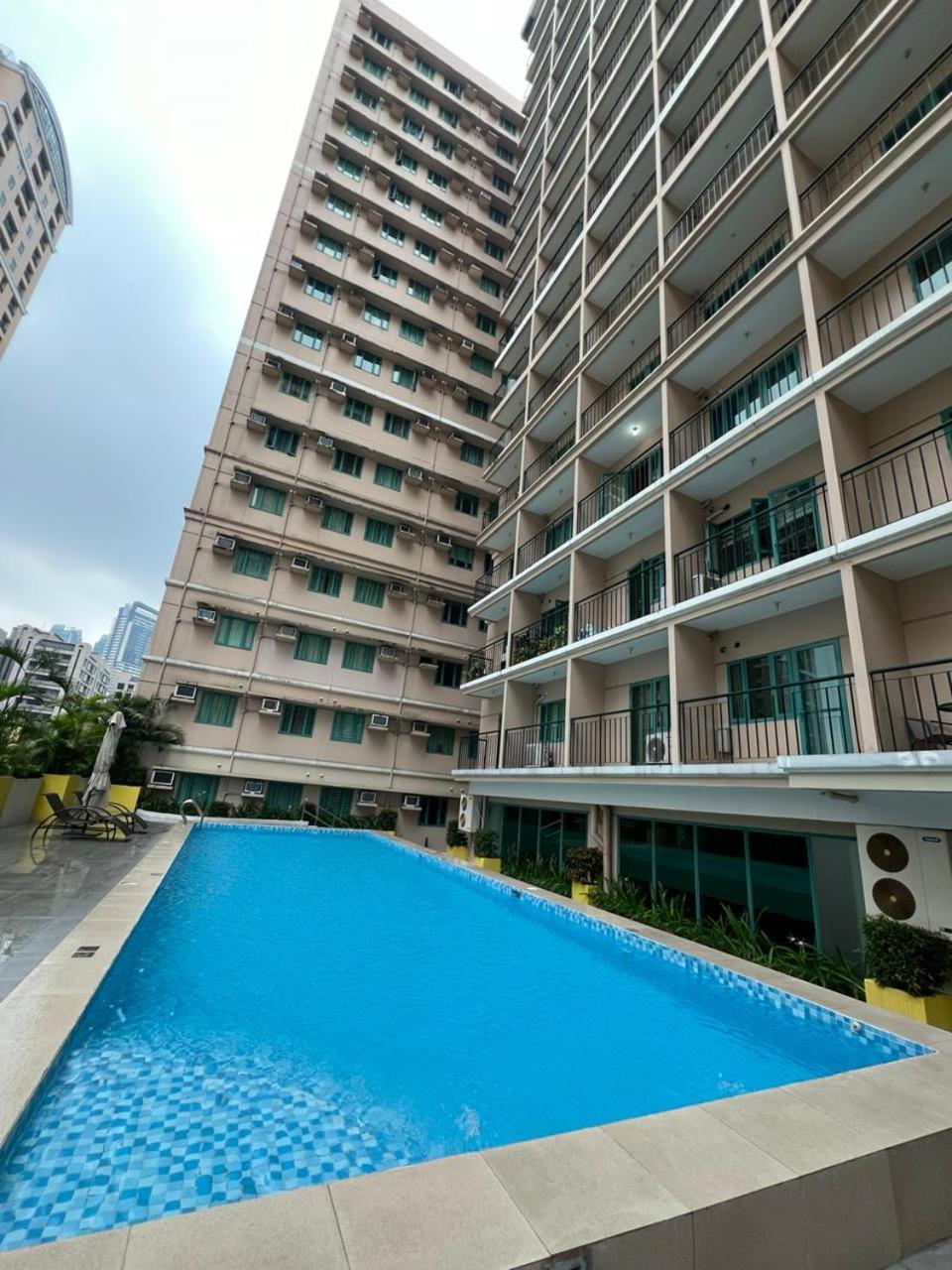 Hawaii Theme Ortigas MRT Ayala 30th Megamall Podium Free Netflix Fast Internet Pool