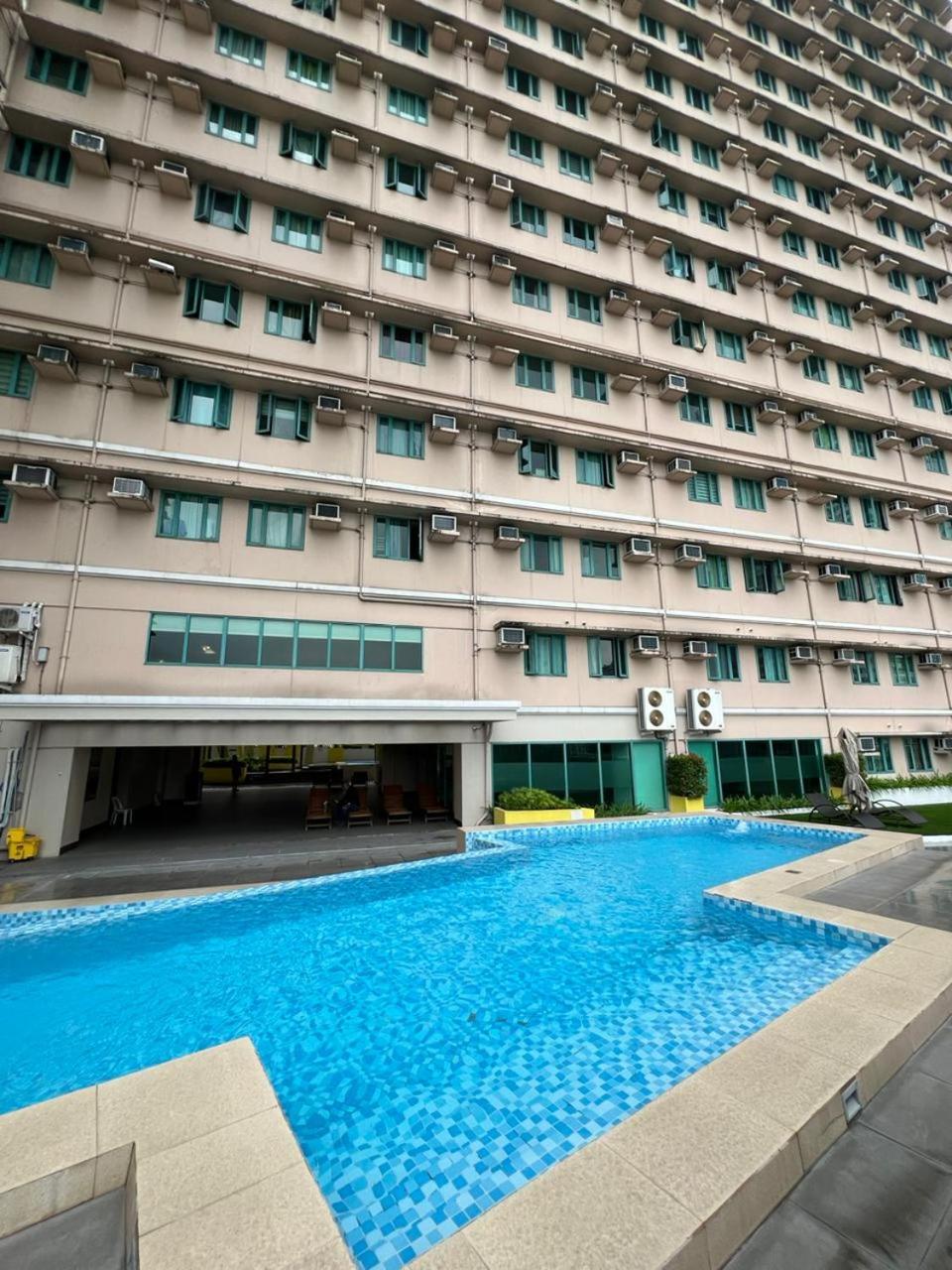 Hawaii Theme Ortigas MRT Ayala 30th Megamall Podium Free Netflix Fast Internet Pool
