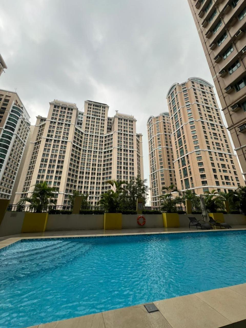 Hawaii Theme Ortigas MRT Ayala 30th Megamall Podium Free Netflix Fast Internet Pool