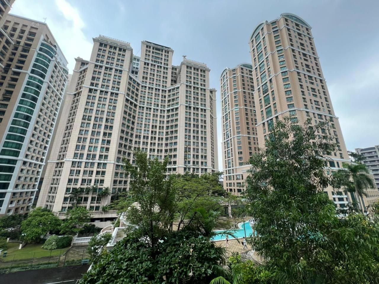 Hawaii Theme Ortigas MRT Ayala 30th Megamall Podium Free Netflix Fast Internet Pool