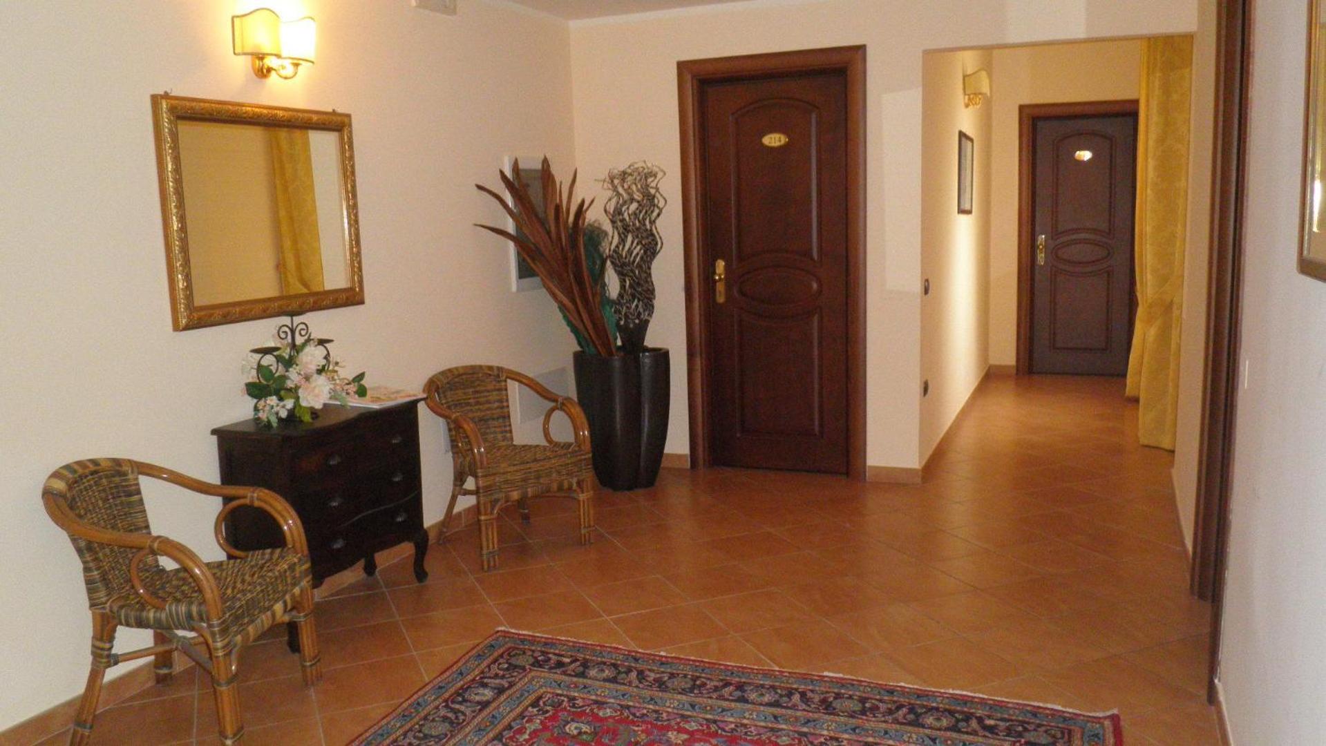 Lobby & Reception