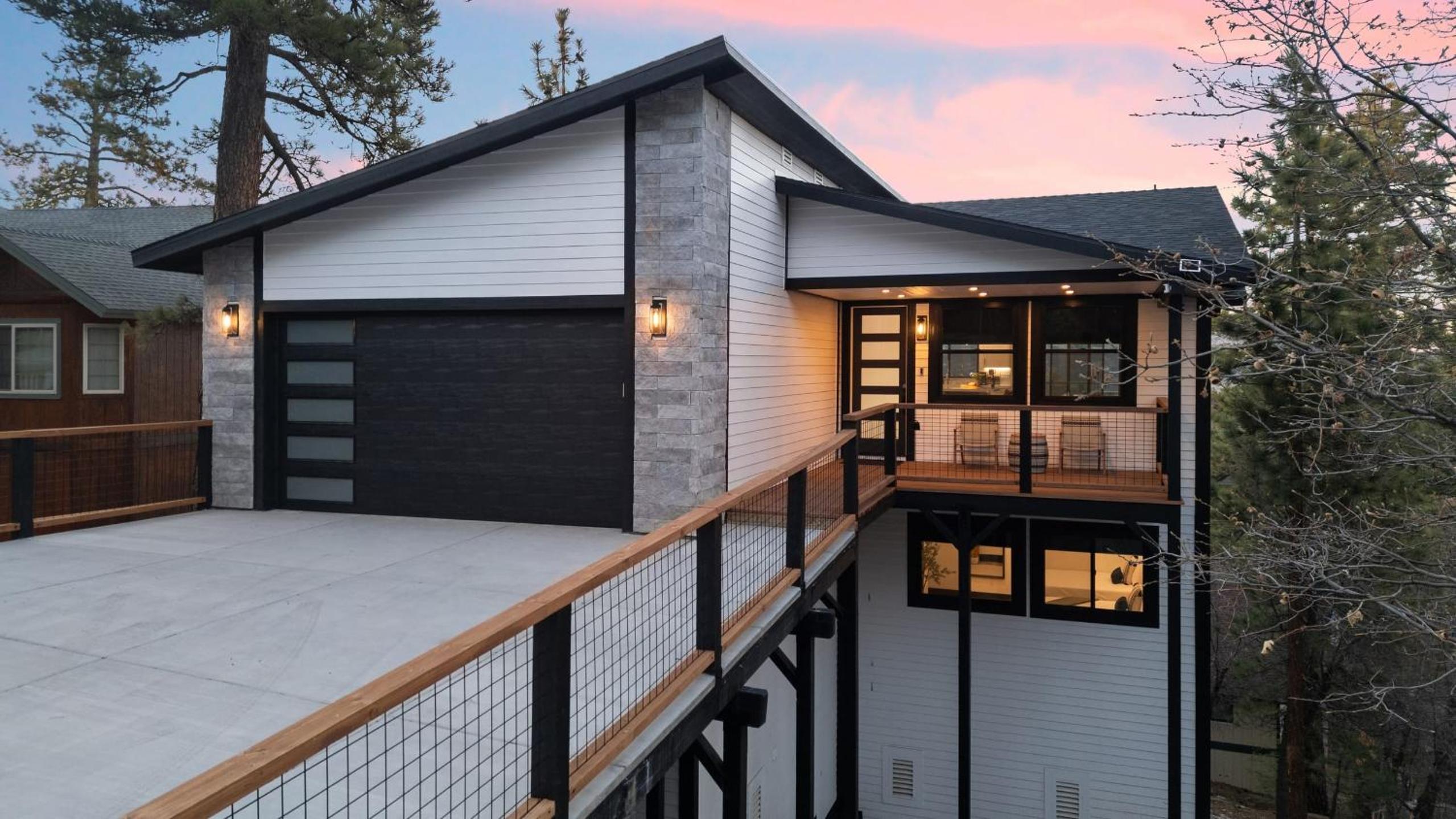 Modern Lodge Near Lake Village Snow Summit Game Room Decks Firepit Views