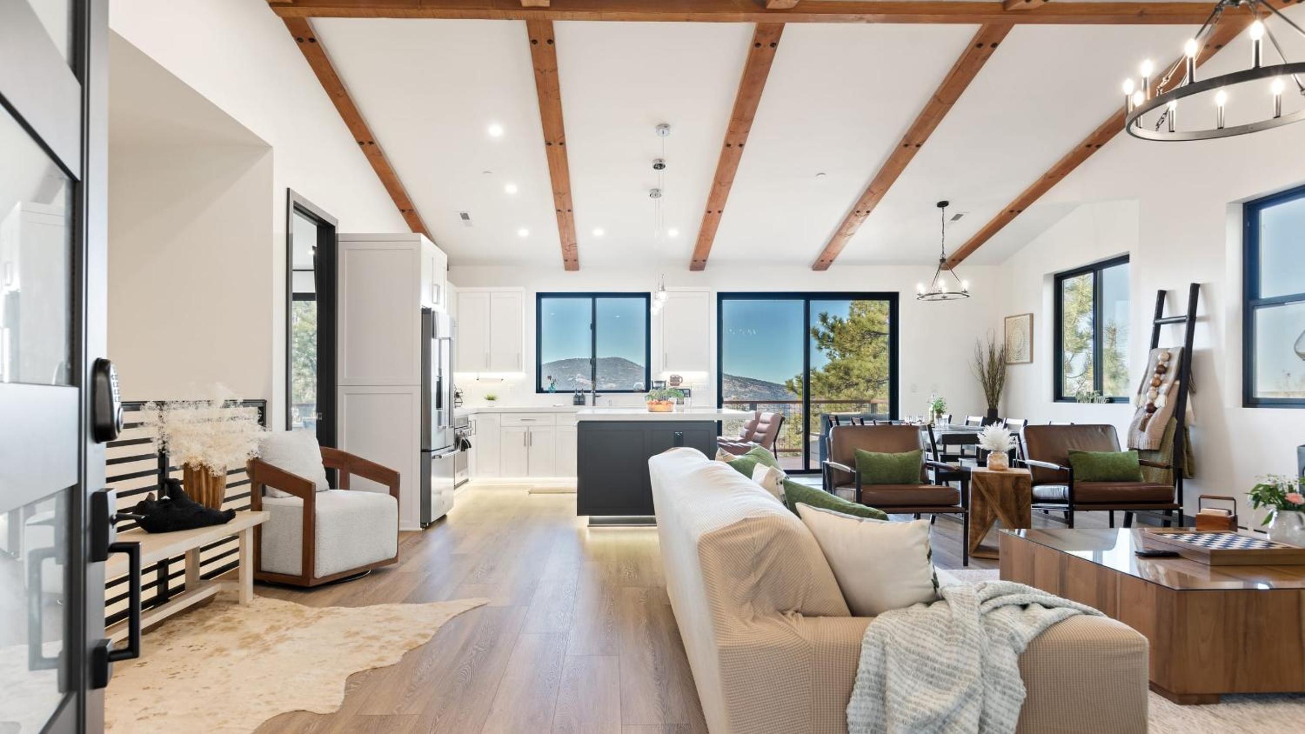 Modern Lodge Near Lake Village Snow Summit Game Room Decks Firepit Views