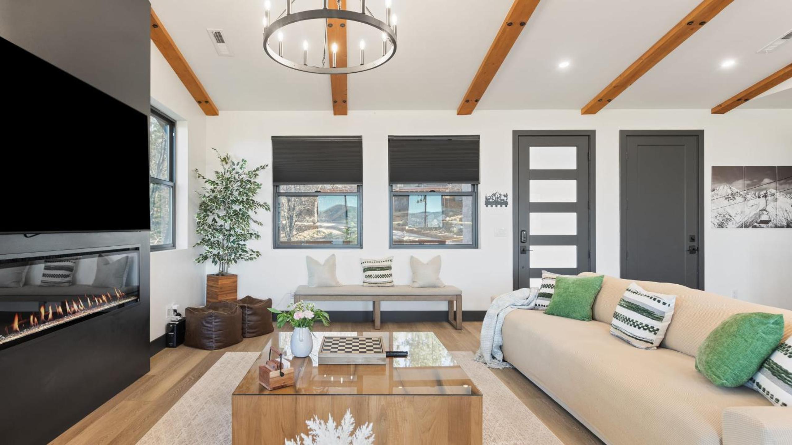 Modern Lodge Near Lake Village Snow Summit Game Room Decks Firepit Views