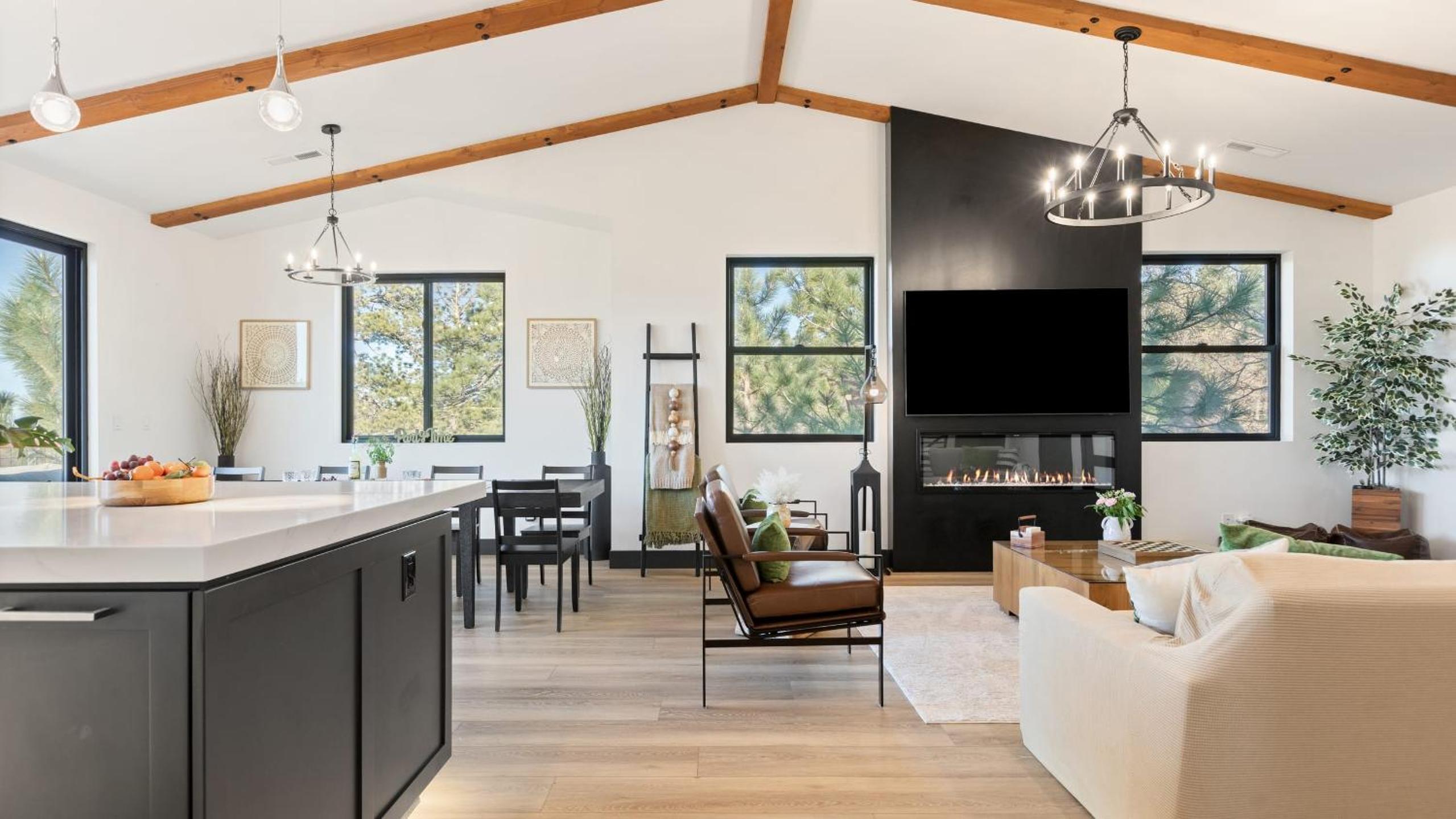 Modern Lodge Near Lake Village Snow Summit Game Room Decks Firepit Views