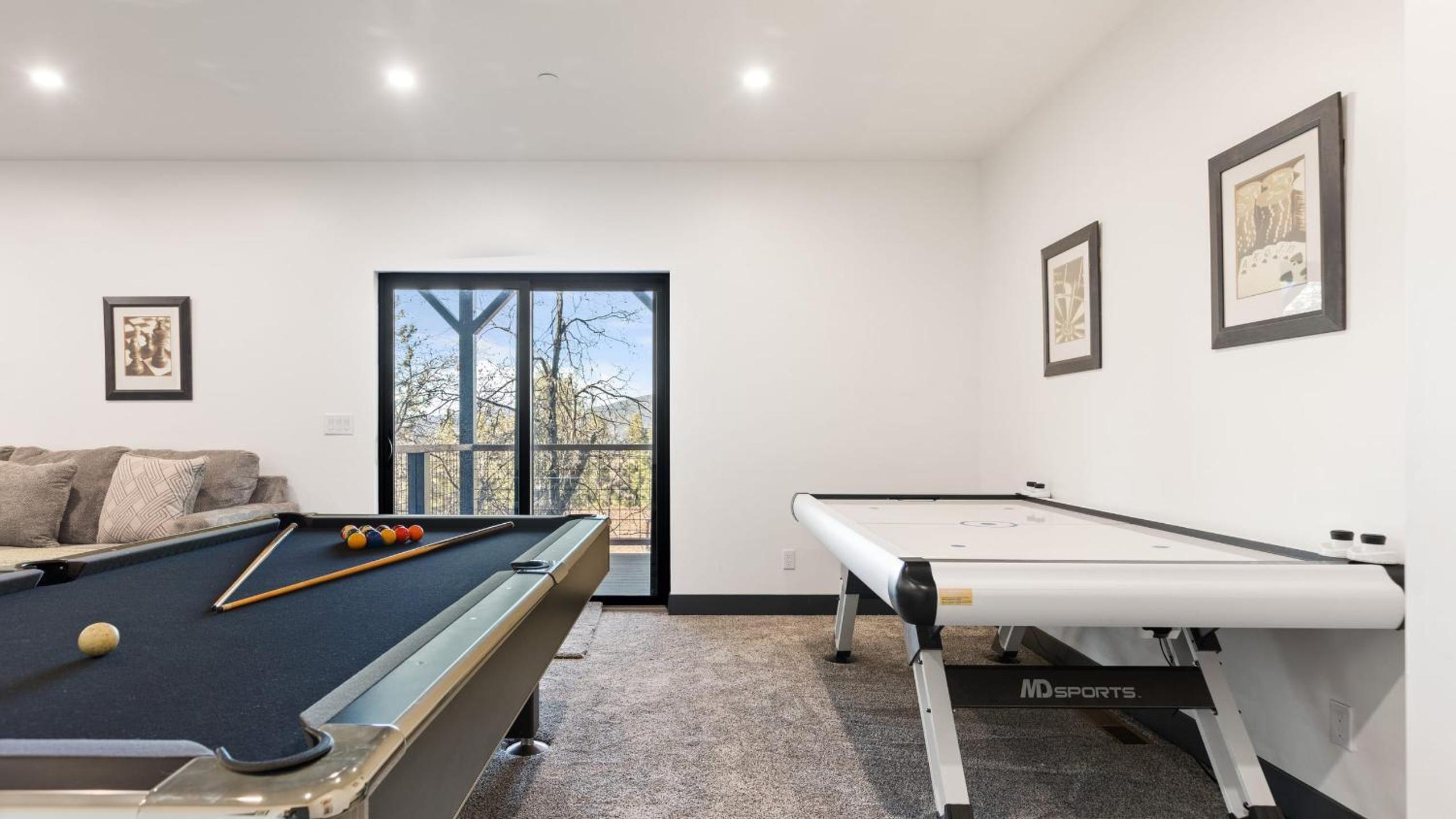 Modern Lodge Near Lake Village Snow Summit Game Room Decks Firepit Views