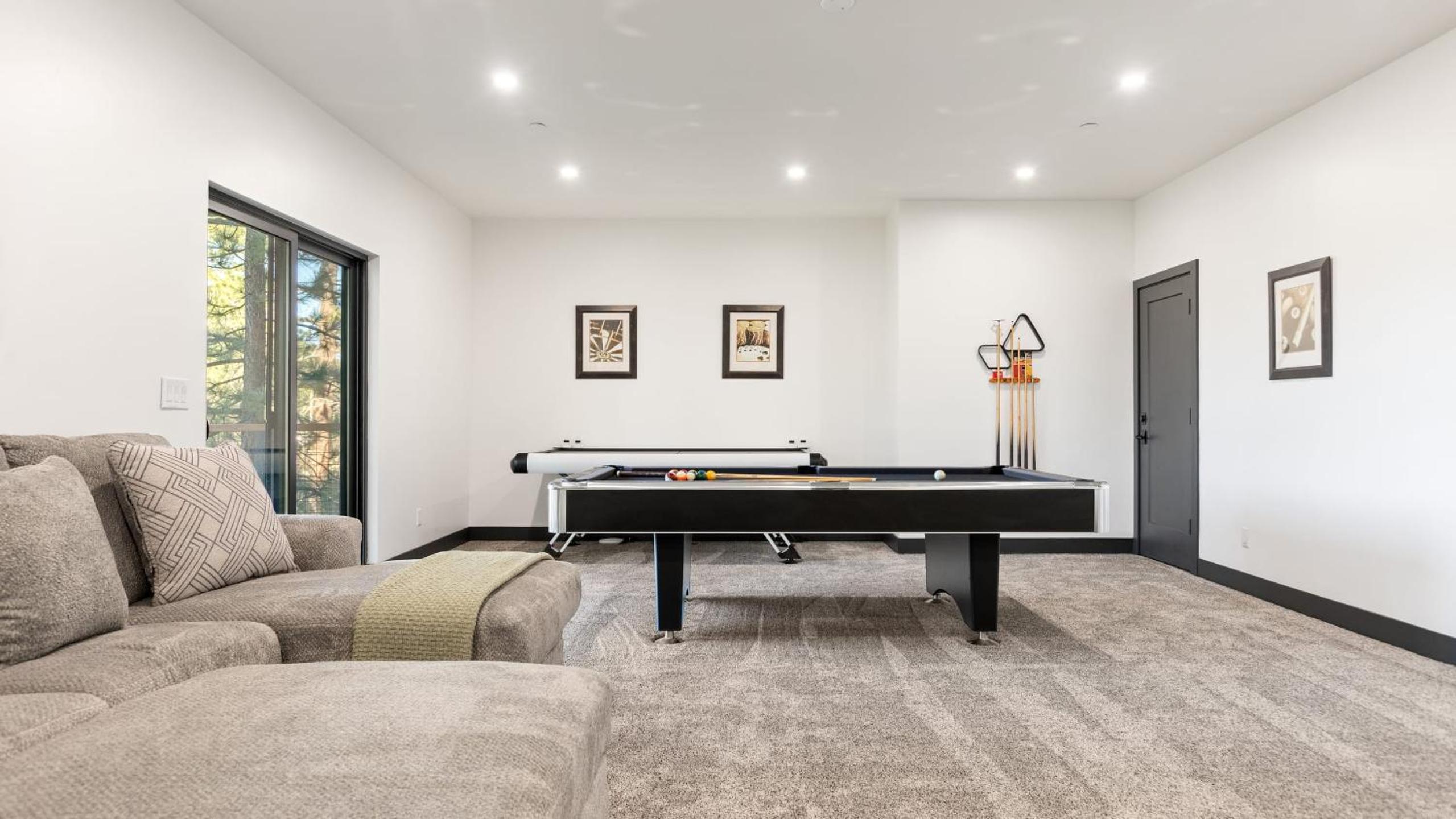 Modern Lodge Near Lake Village Snow Summit Game Room Decks Firepit Views