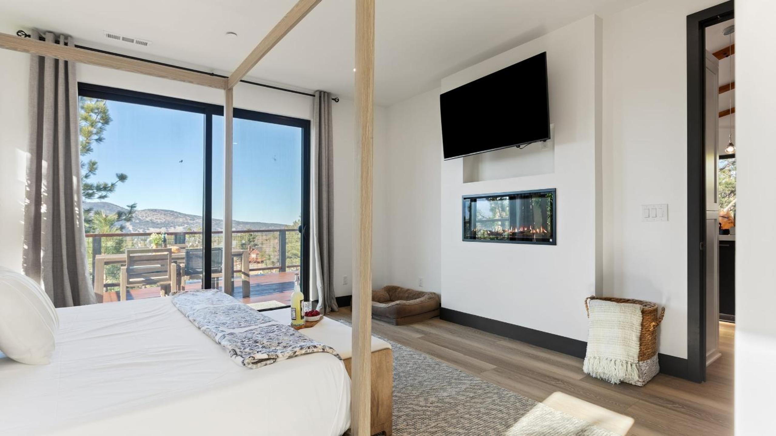 Modern Lodge Near Lake Village Snow Summit Game Room Decks Firepit Views