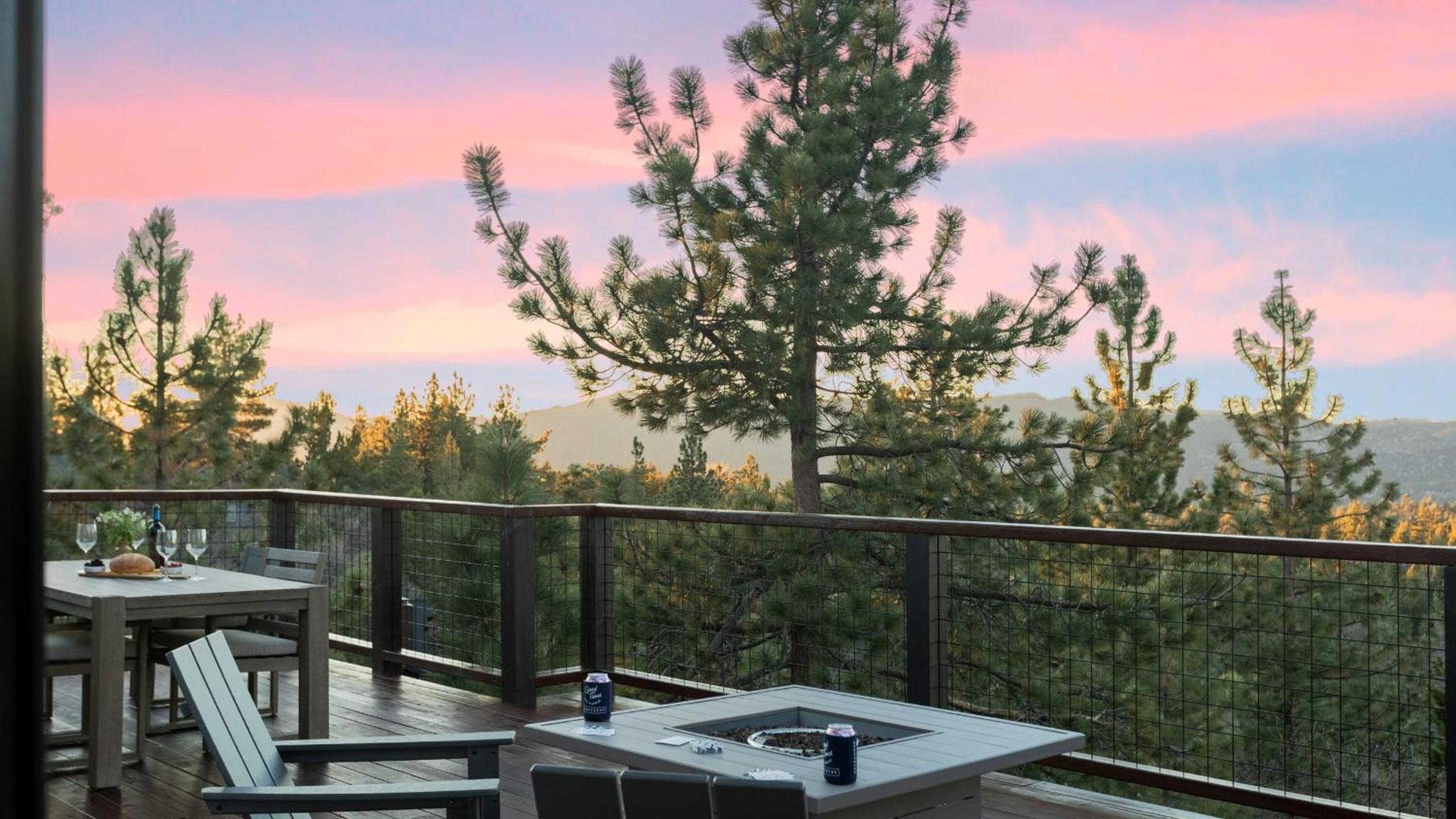 Modern Lodge Near Lake Village Snow Summit Game Room Decks Firepit Views