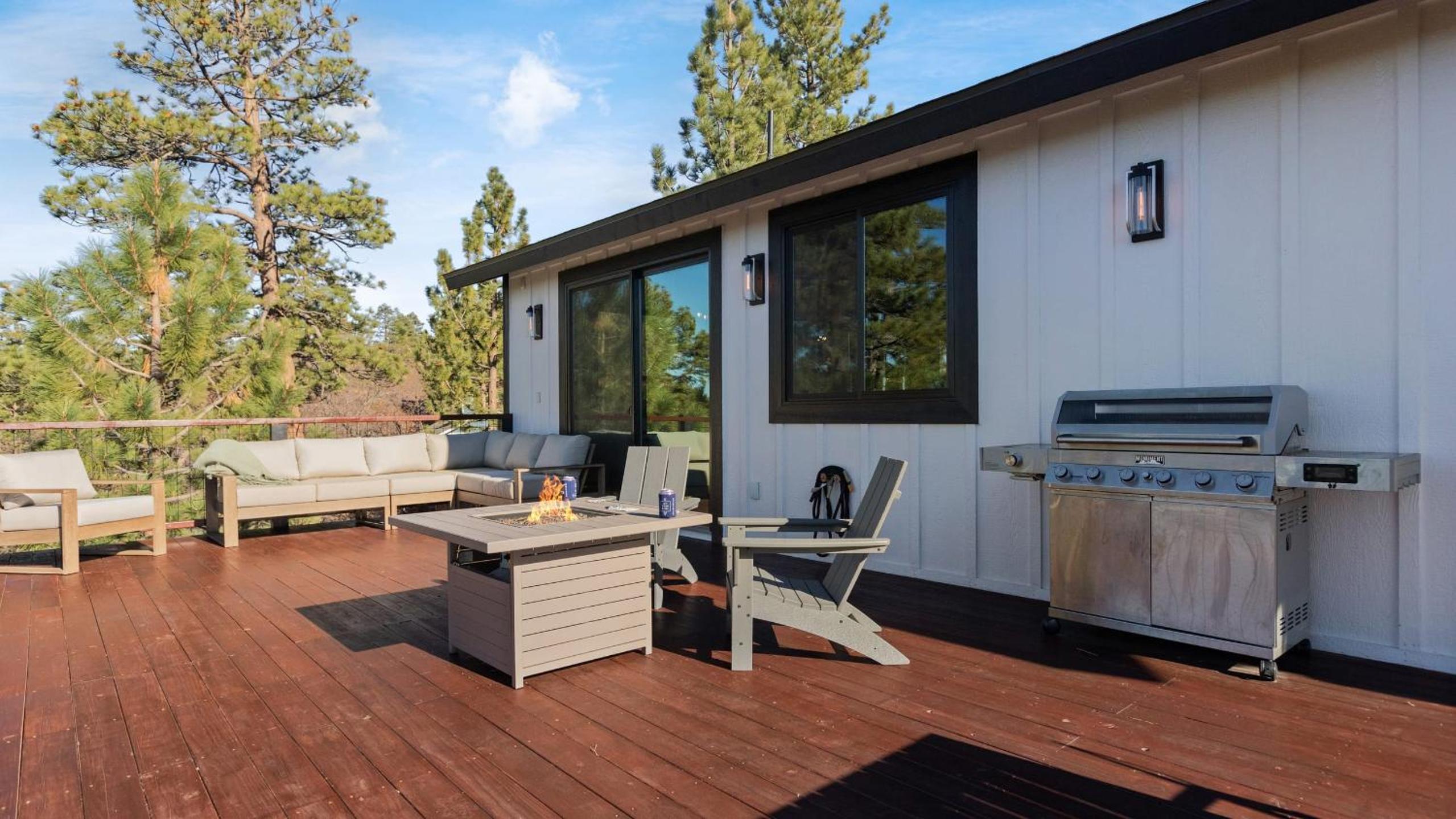 Modern Lodge Near Lake Village Snow Summit Game Room Decks Firepit Views