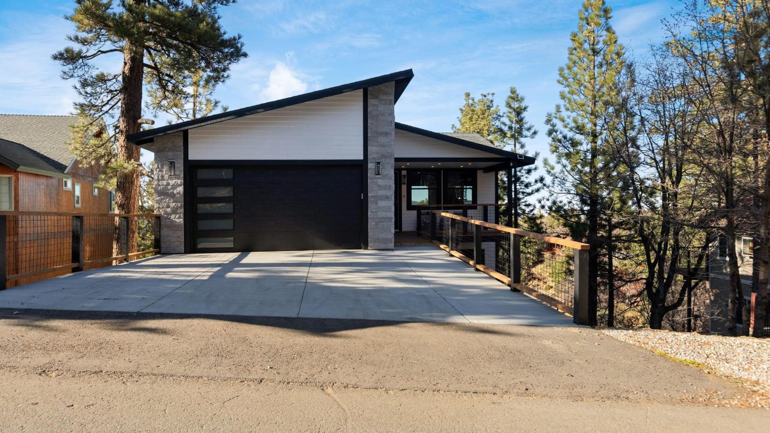 Modern Lodge Near Lake Village Snow Summit Game Room Decks Firepit Views