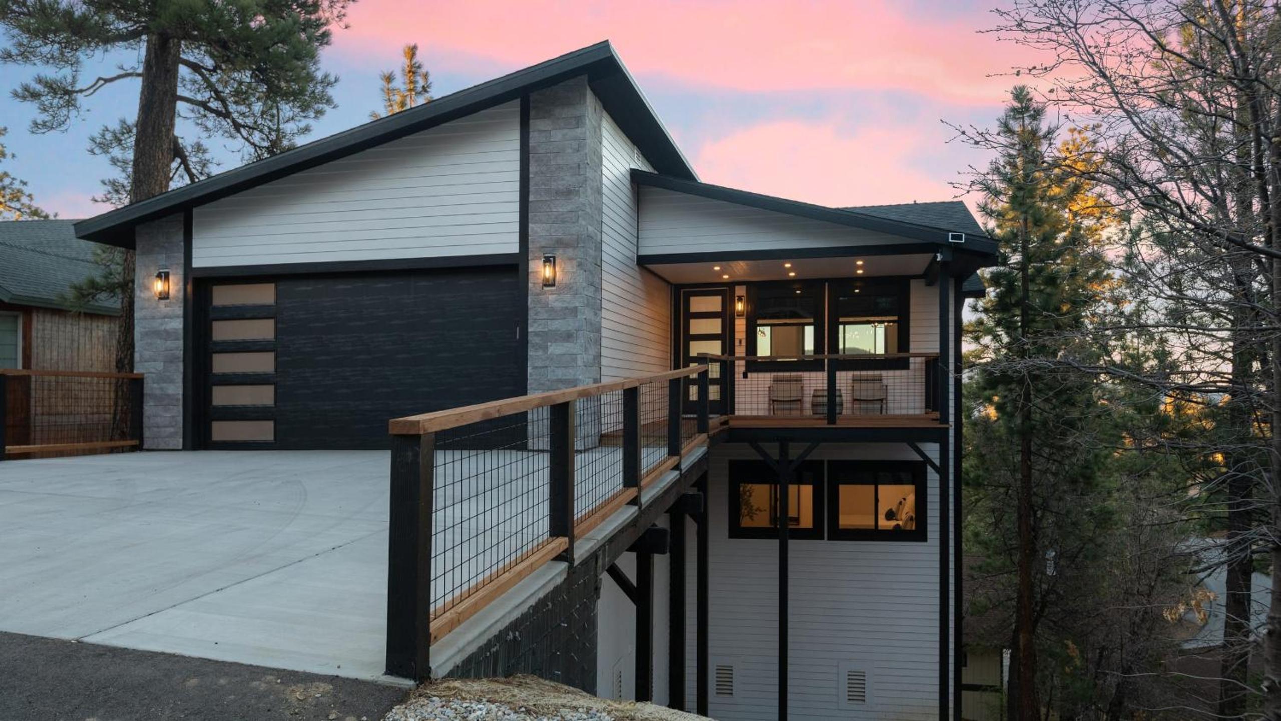 Modern Lodge Near Lake Village Snow Summit Game Room Decks Firepit Views