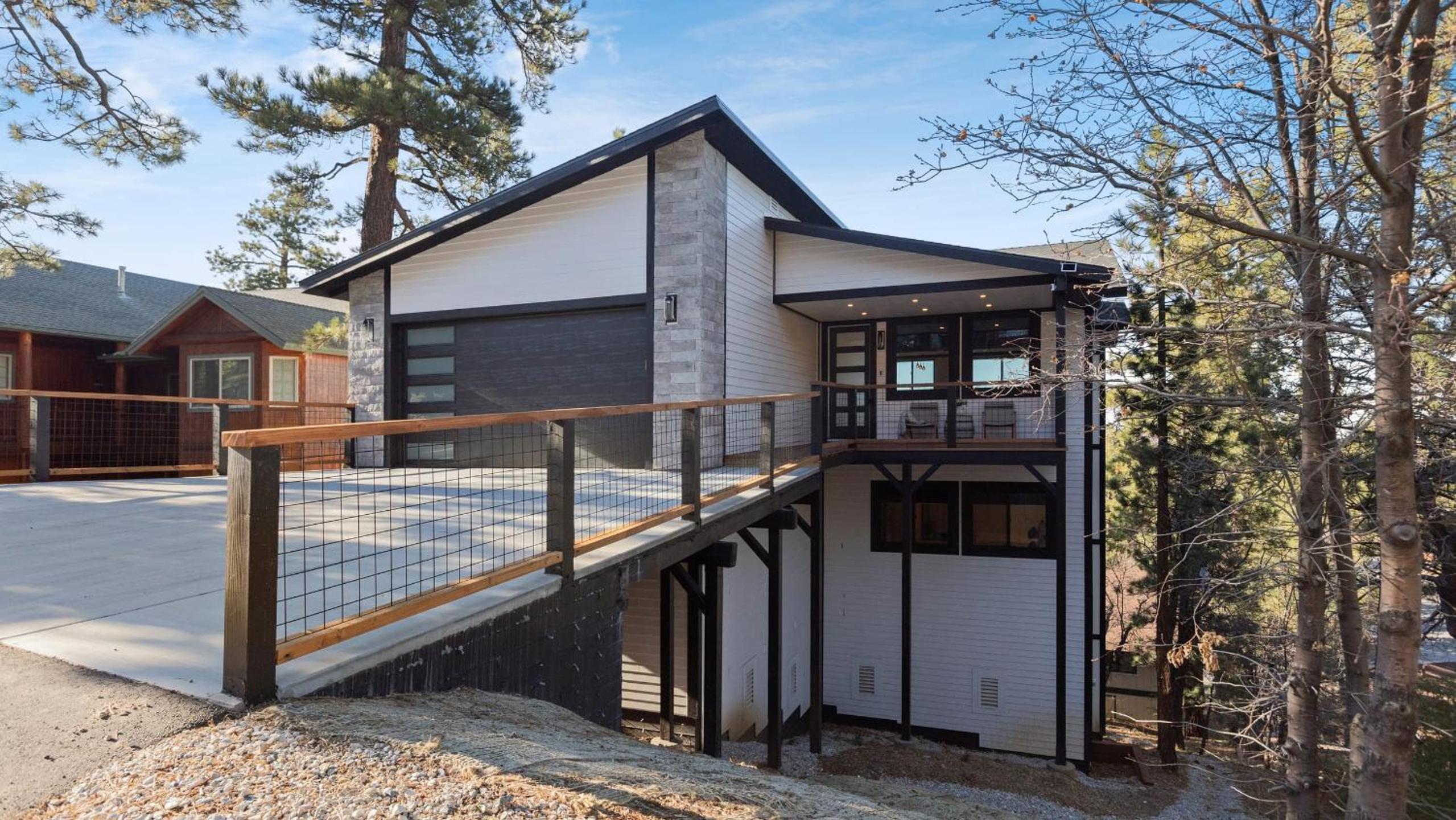 Modern Lodge Near Lake Village Snow Summit Game Room Decks Firepit Views