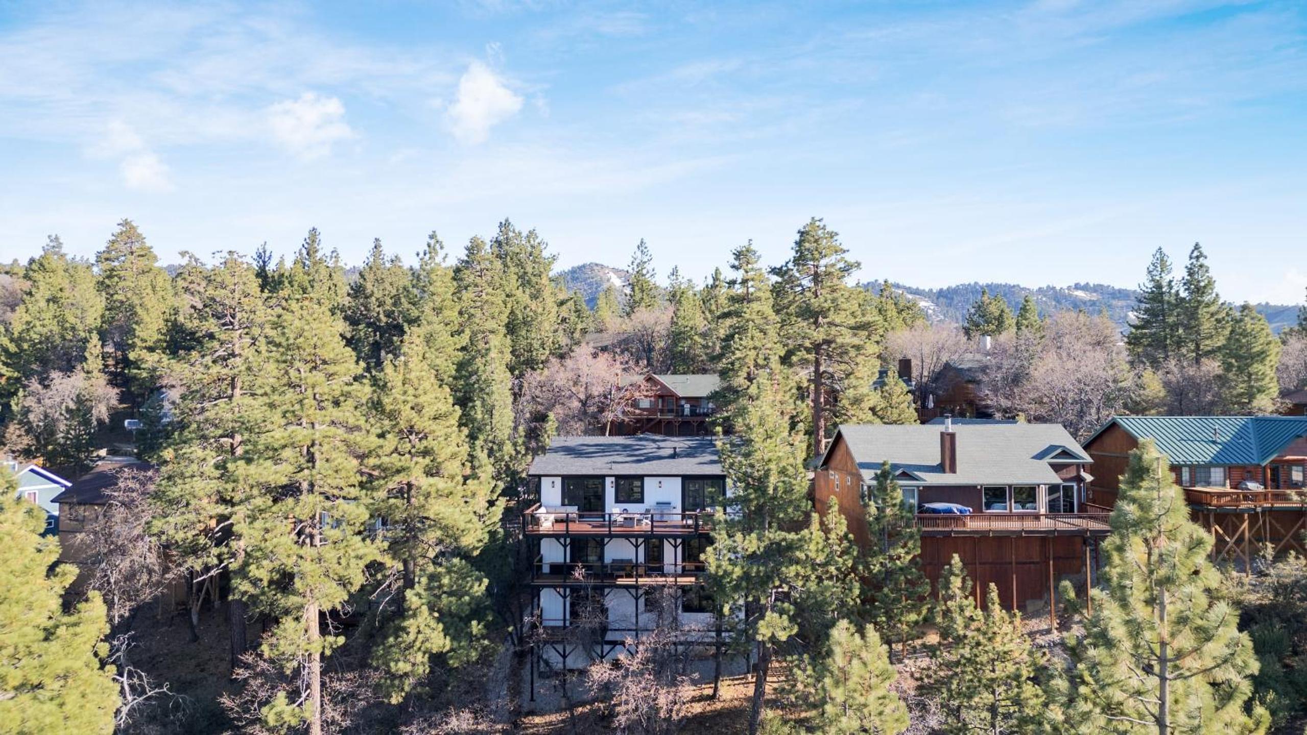 Modern Lodge Near Lake Village Snow Summit Game Room Decks Firepit Views