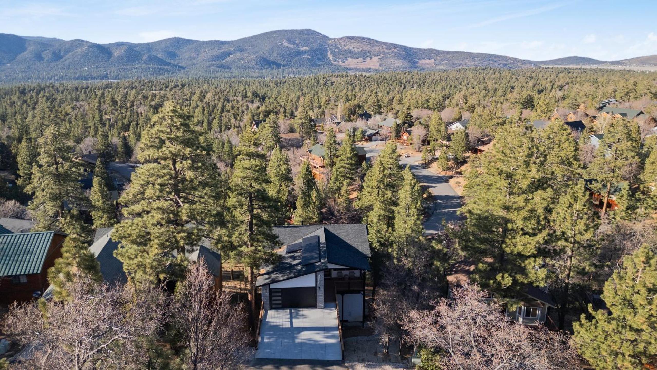 Modern Lodge Near Lake Village Snow Summit Game Room Decks Firepit Views
