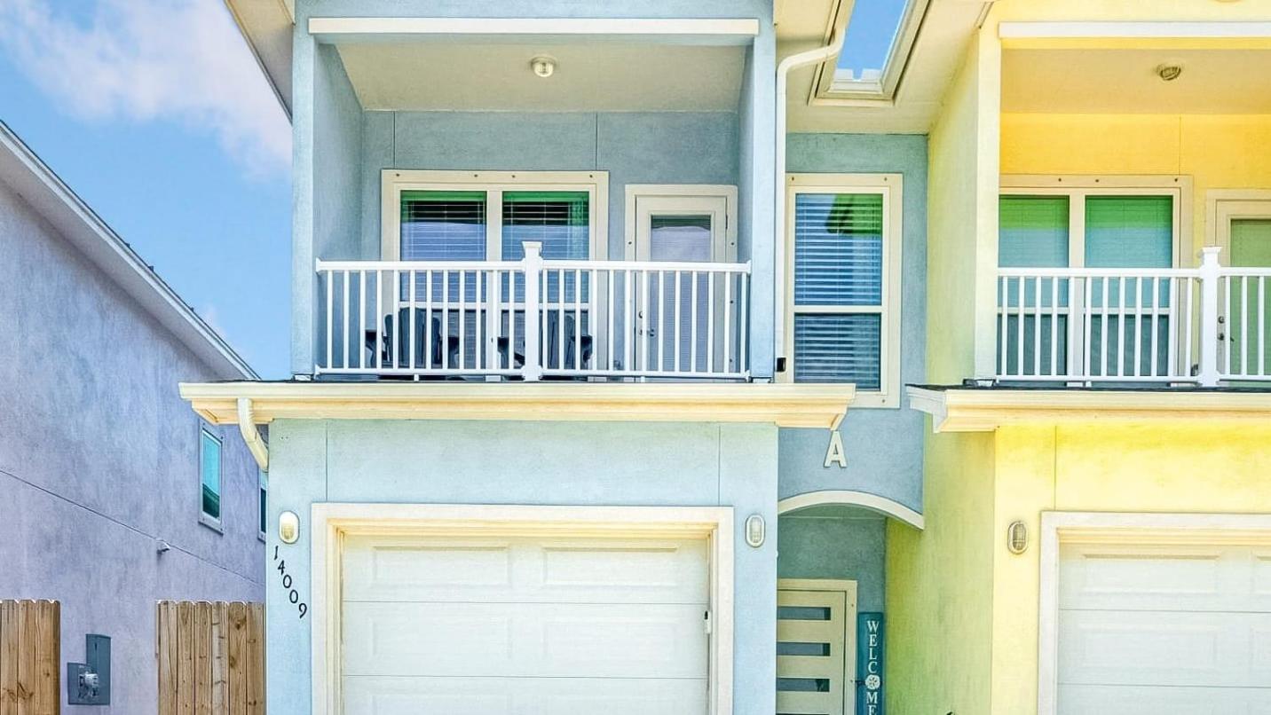 Peaceful Paradise Private Pool Balcony Views 5 Mins to Whitecap Beach