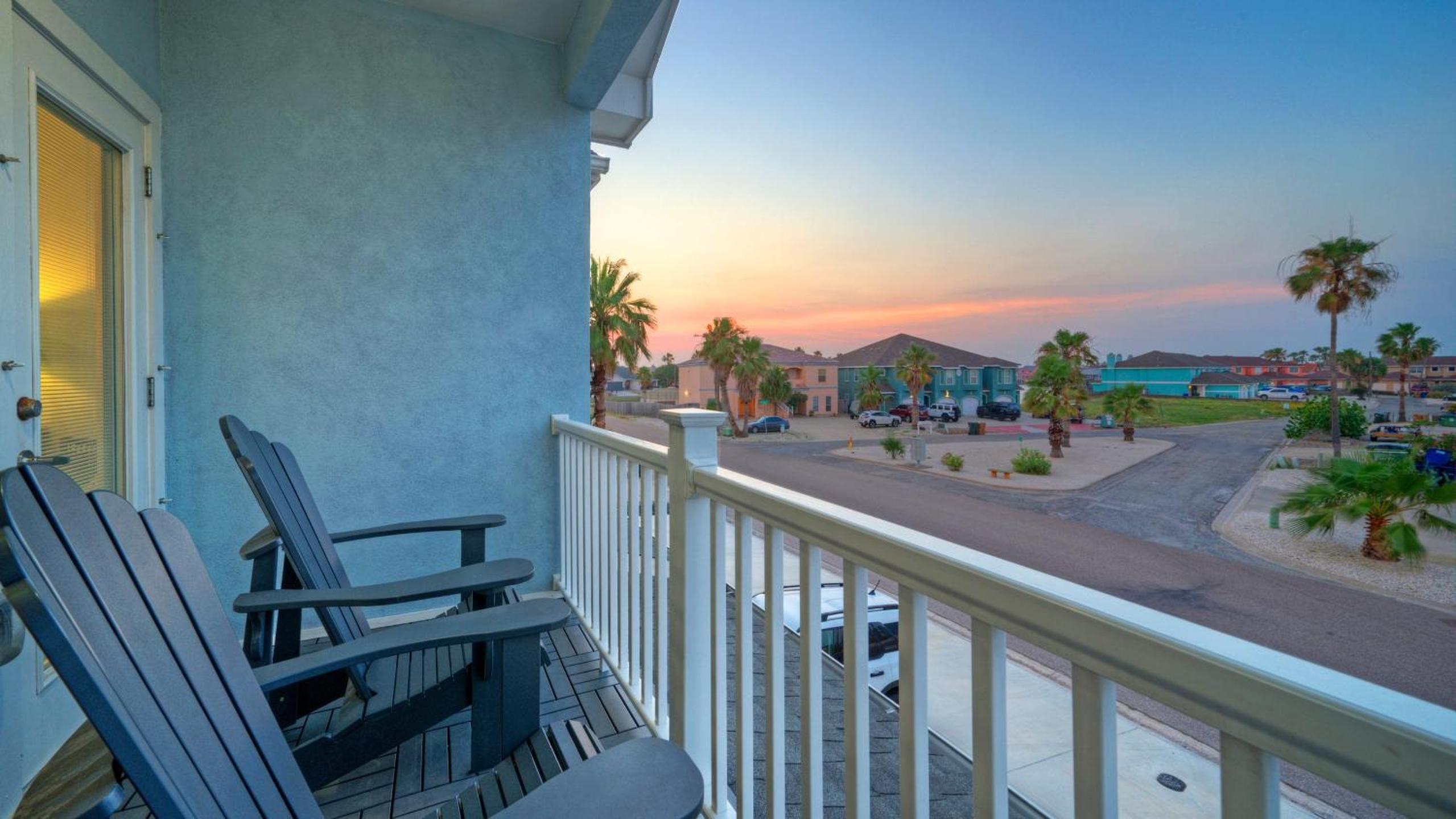 Peaceful Paradise Private Pool Balcony Views 5 Mins to Whitecap Beach