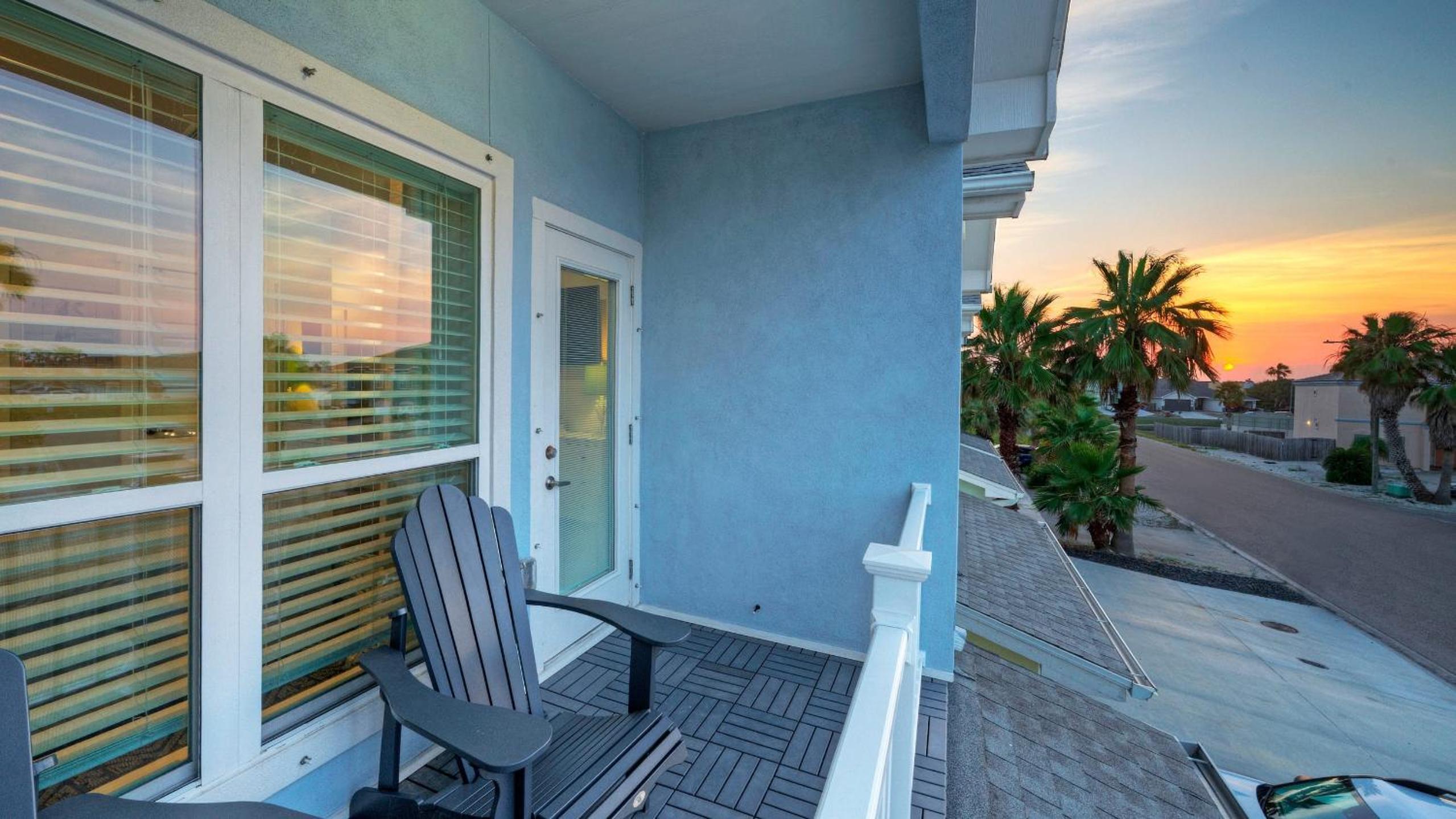 Peaceful Paradise Private Pool Balcony Views 5 Mins to Whitecap Beach