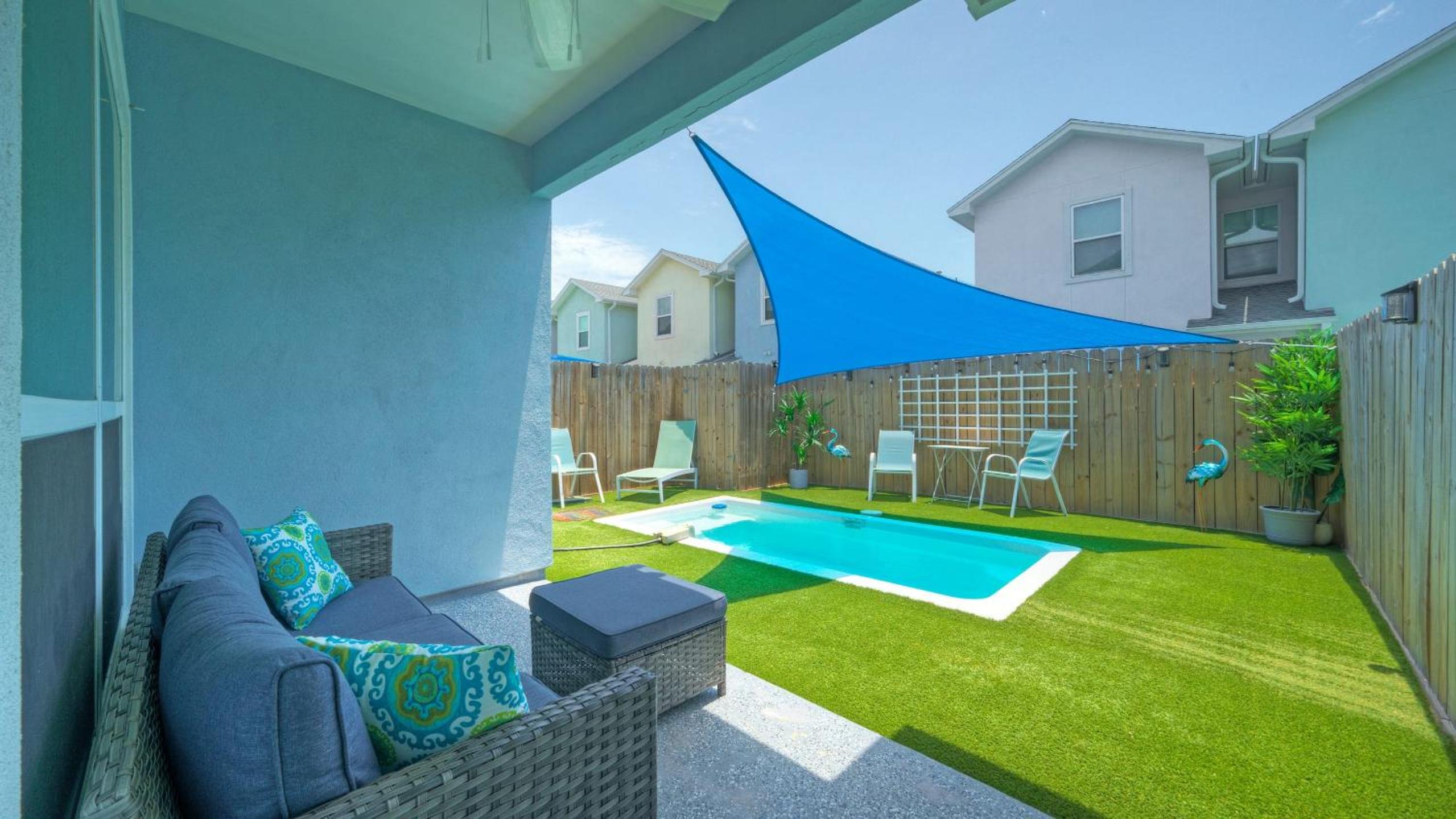 Peaceful Paradise Private Pool Balcony Views 5 Mins to Whitecap Beach