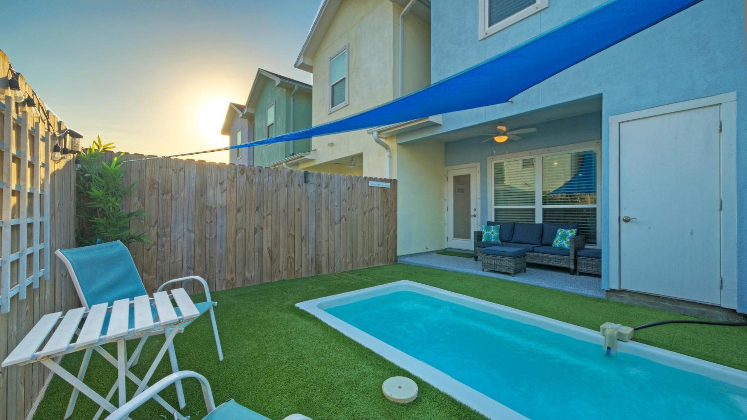 Peaceful Paradise Private Pool Balcony Views 5 Mins to Whitecap Beach