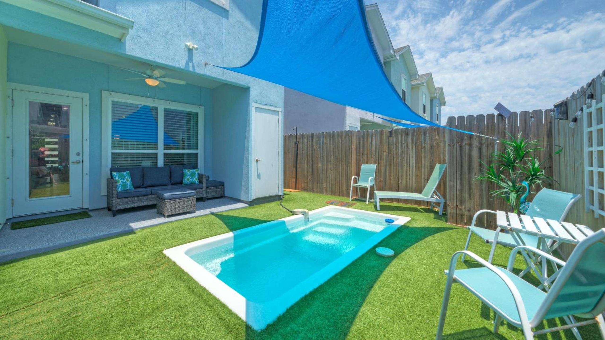 Peaceful Paradise Private Pool Balcony Views 5 Mins to Whitecap Beach