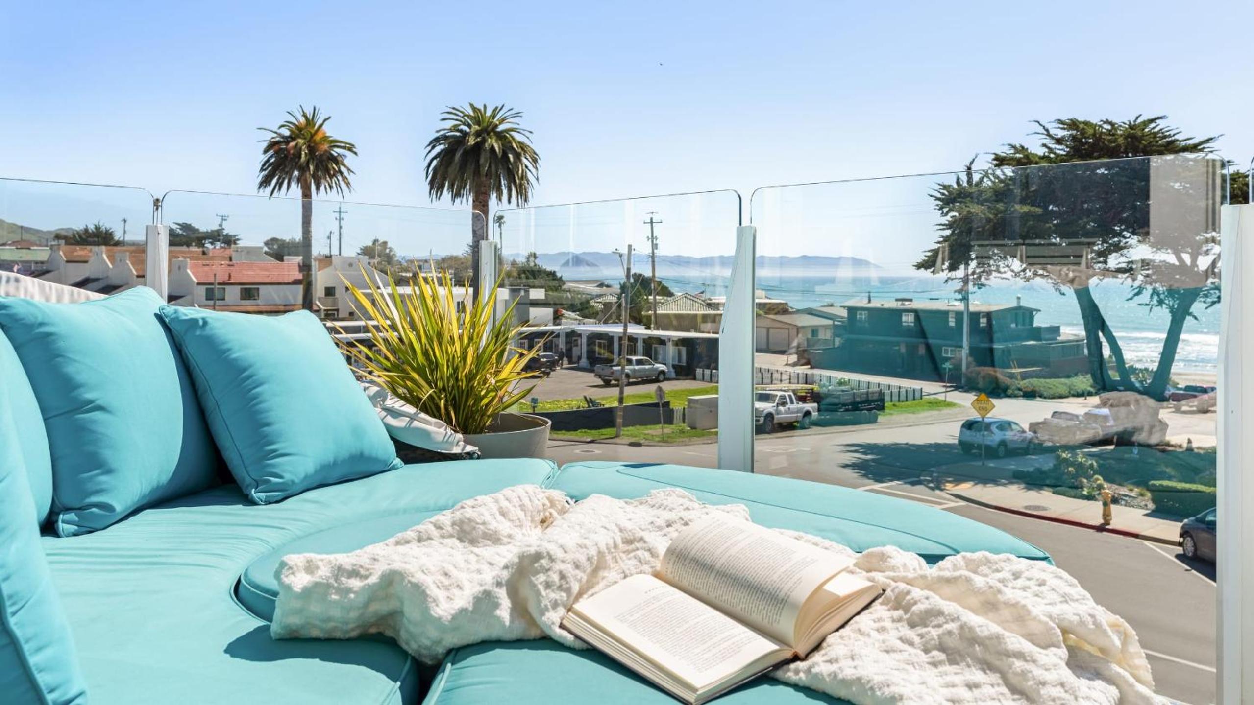Cayucos Duo 2 Bungalows w Views Lounge Space Pet Friendly