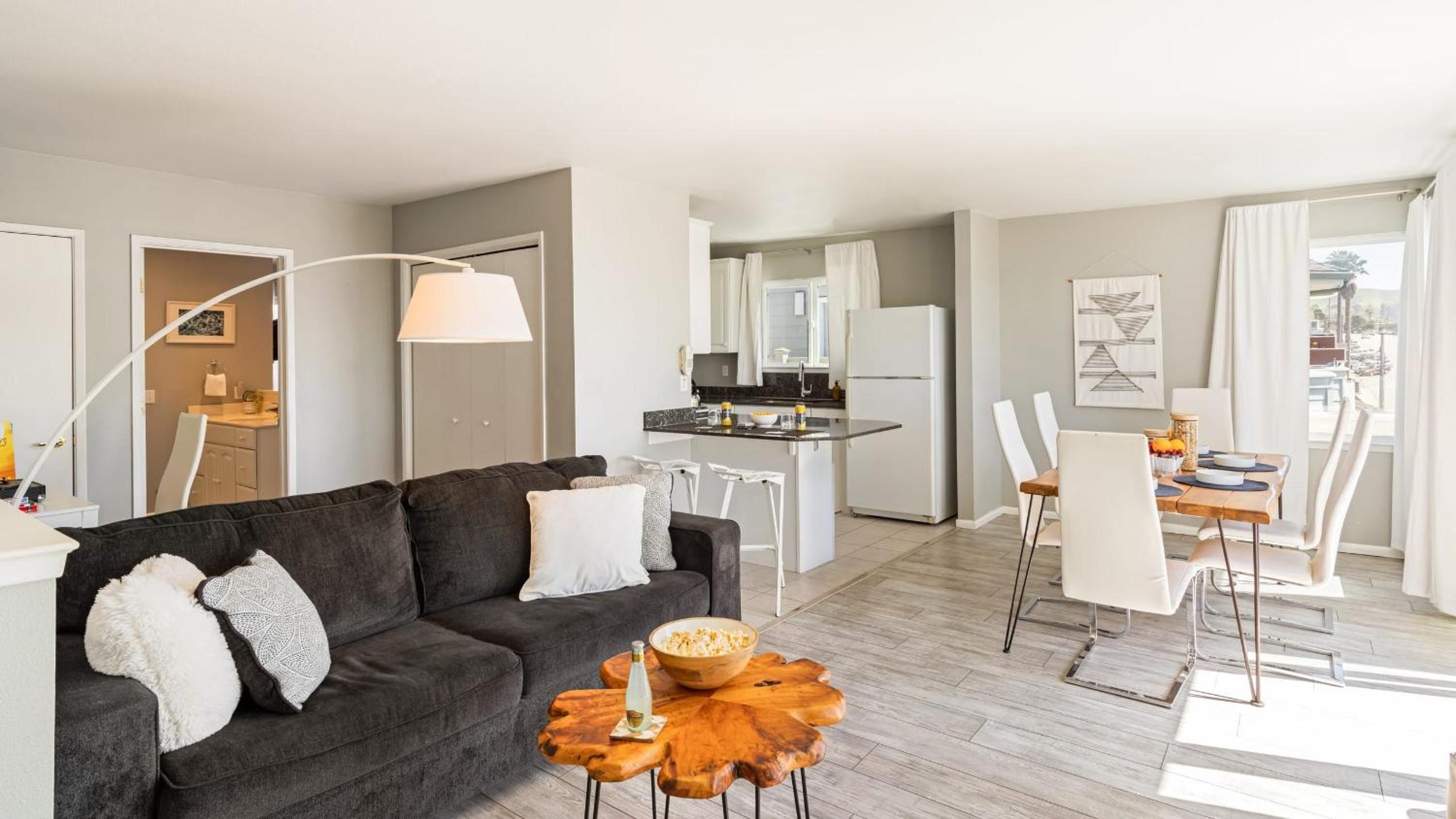 Cayucos Duo 2 Bungalows w Views Lounge Space Pet Friendly