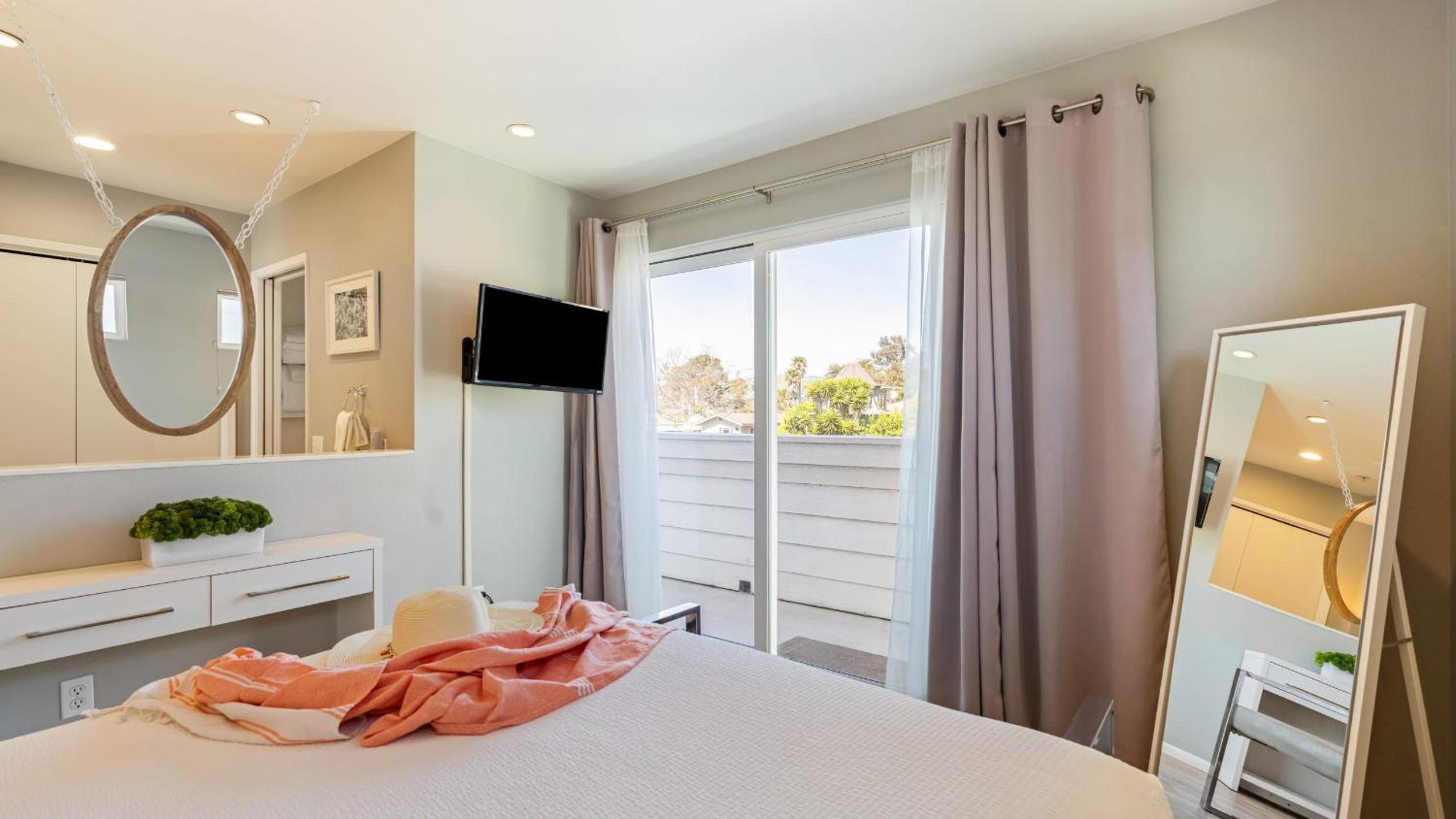 Cayucos Duo 2 Bungalows w Views Lounge Space Pet Friendly