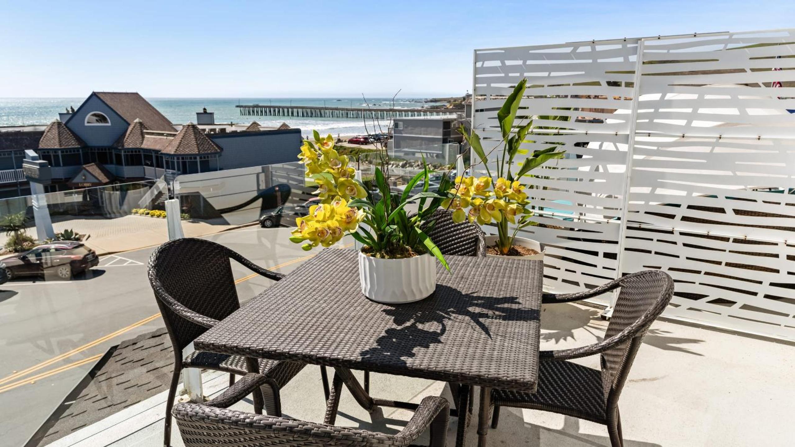 Cayucos Duo 2 Bungalows w Views Lounge Space Pet Friendly