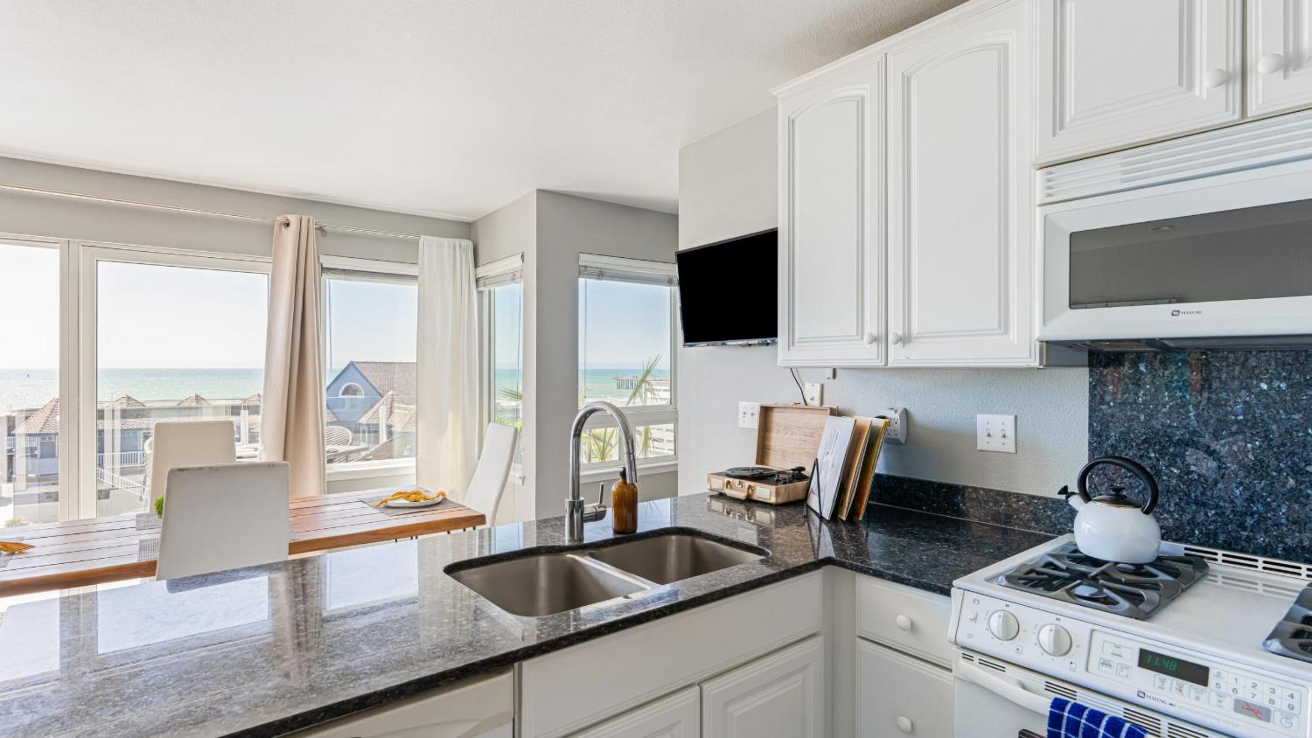 Cayucos Duo 2 Bungalows w Views Lounge Space Pet Friendly