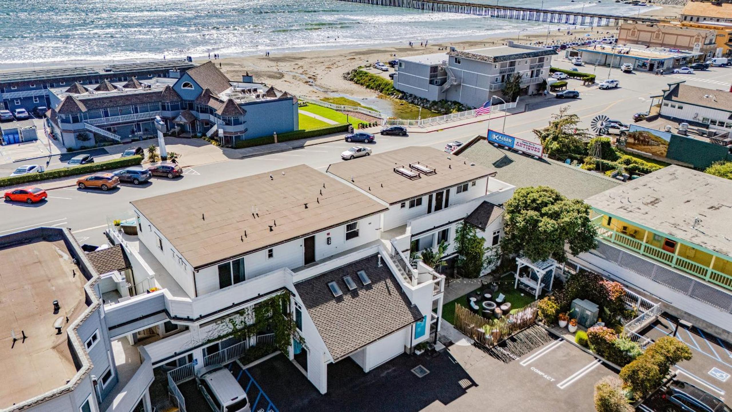 Cayucos Duo 2 Bungalows w Views Lounge Space Pet Friendly