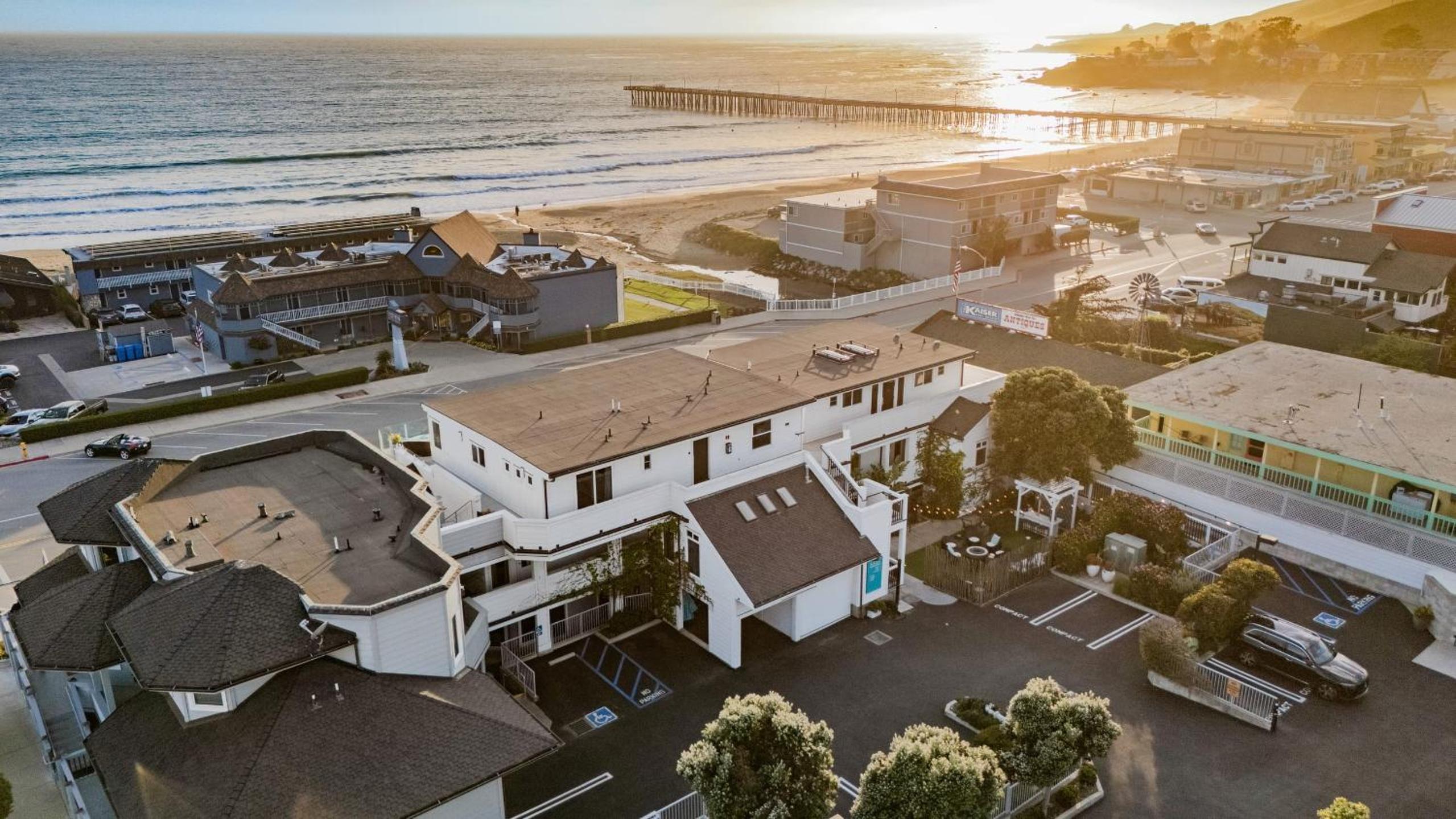 Cayucos Duo 2 Bungalows w Views Lounge Space Pet Friendly