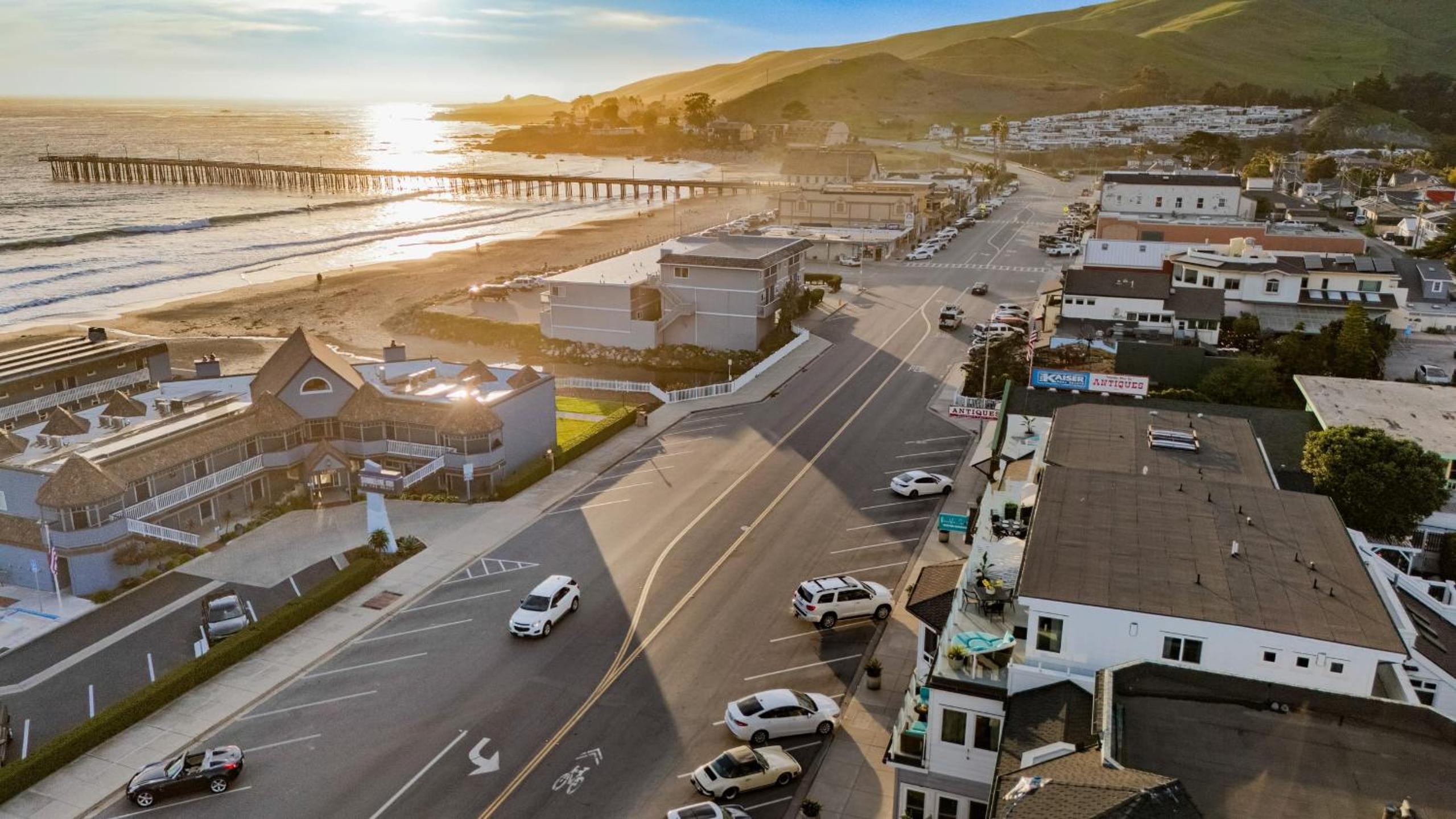 Cayucos Duo 2 Bungalows w Views Lounge Space Pet Friendly