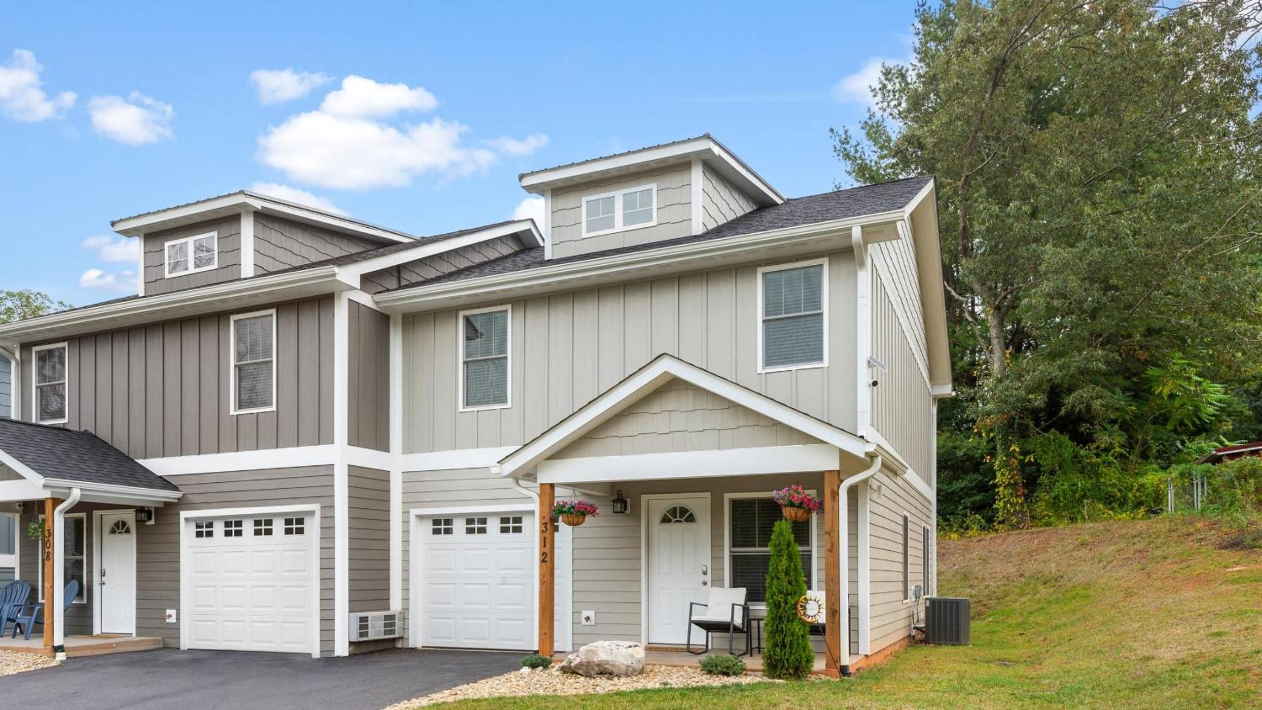 Cypress Willow Buyout by AvantStay 2 Home Buyout Sleeps 16