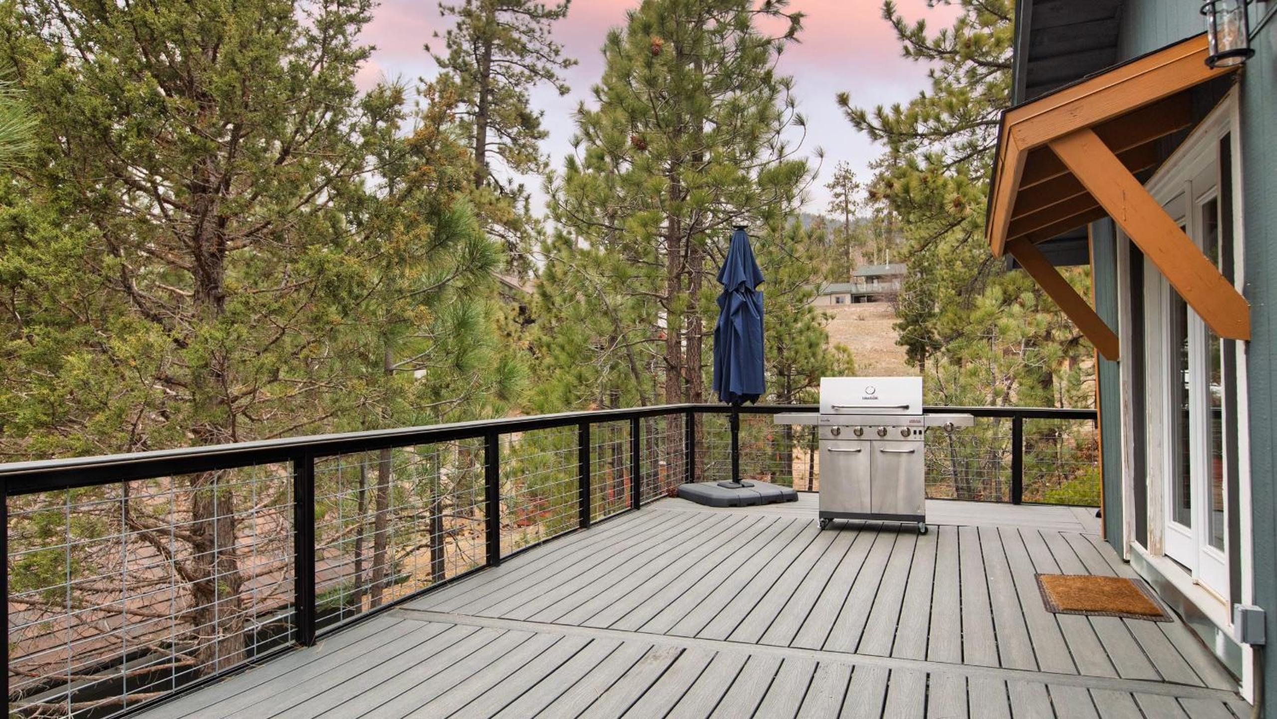 Cozy 2BR Fawnskin Cabin Big Bear Lake Hiking Trails Snow Summit Nearby