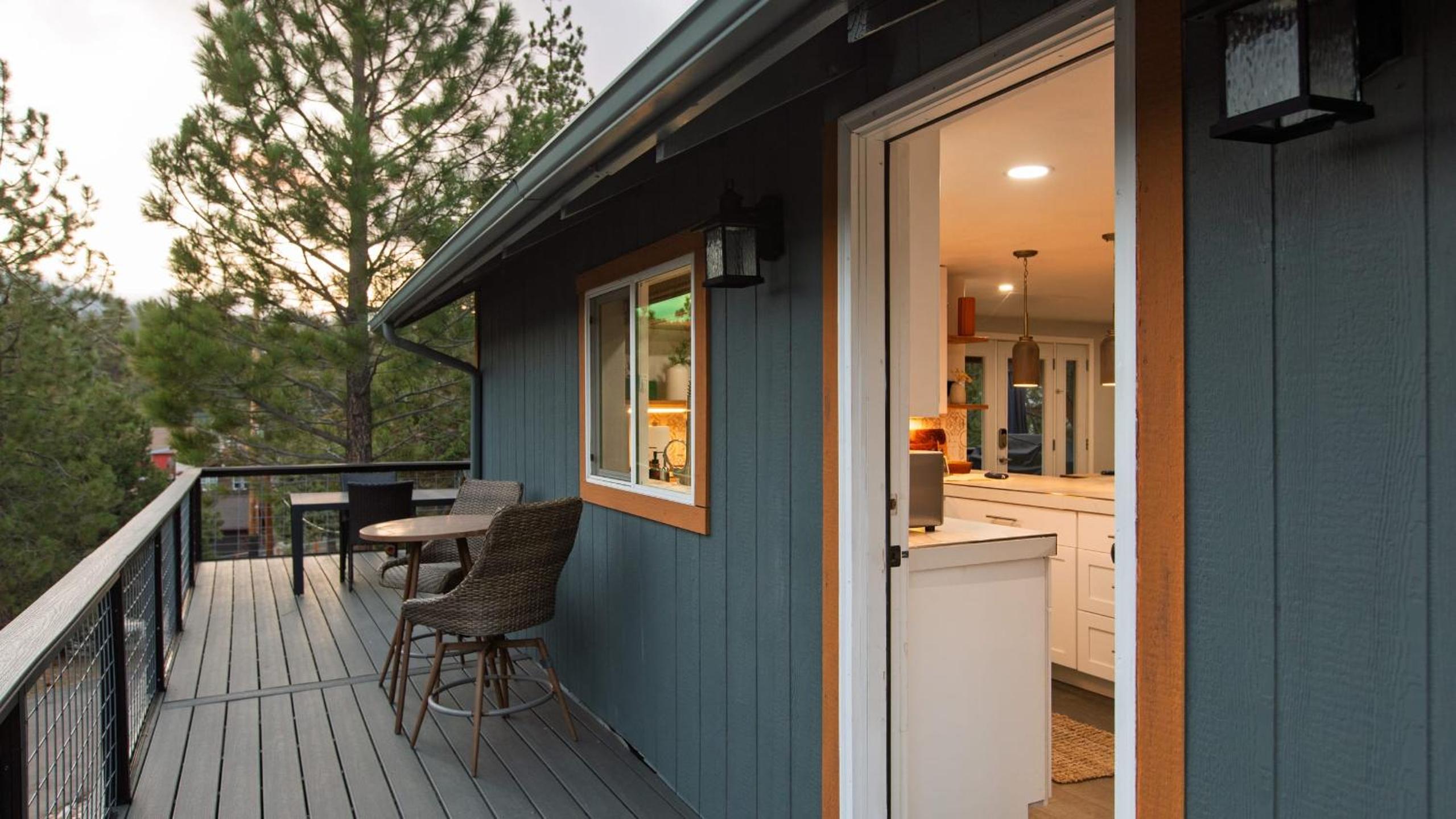 Cozy 2BR Fawnskin Cabin Big Bear Lake Hiking Trails Snow Summit Nearby