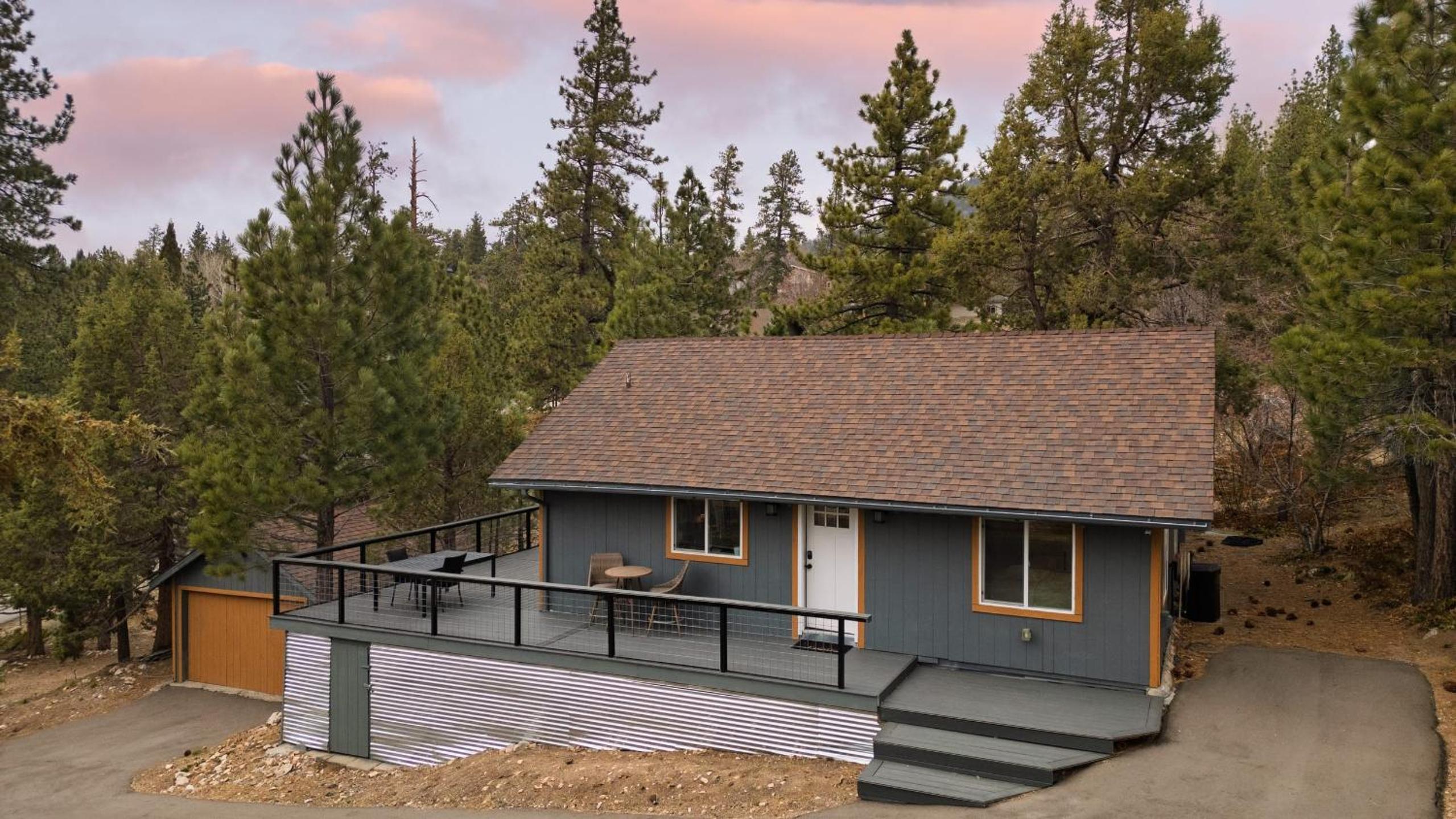 Cozy 2BR Fawnskin Cabin Big Bear Lake Hiking Trails Snow Summit Nearby
