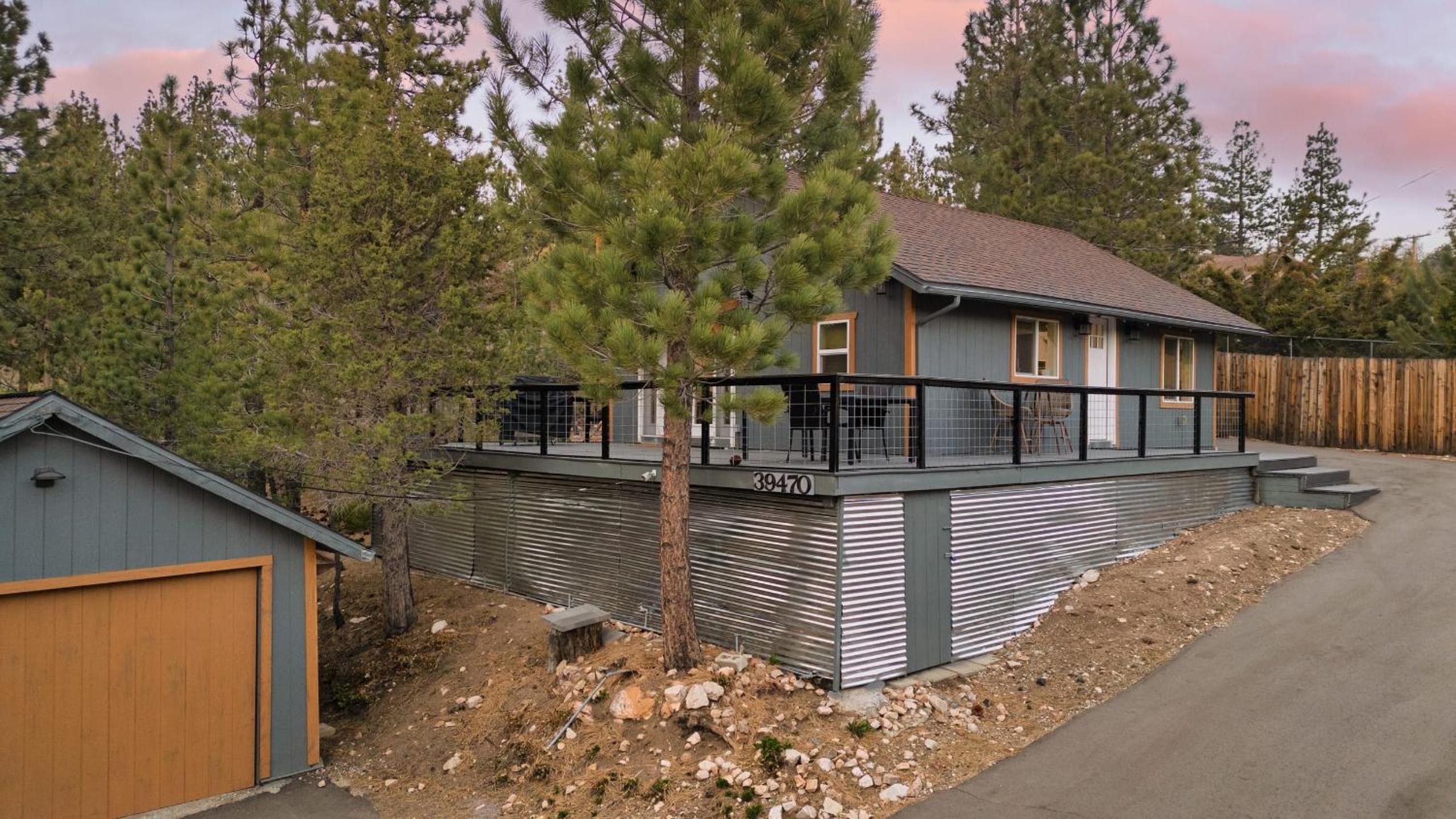 Cozy 2BR Fawnskin Cabin Big Bear Lake Hiking Trails Snow Summit Nearby