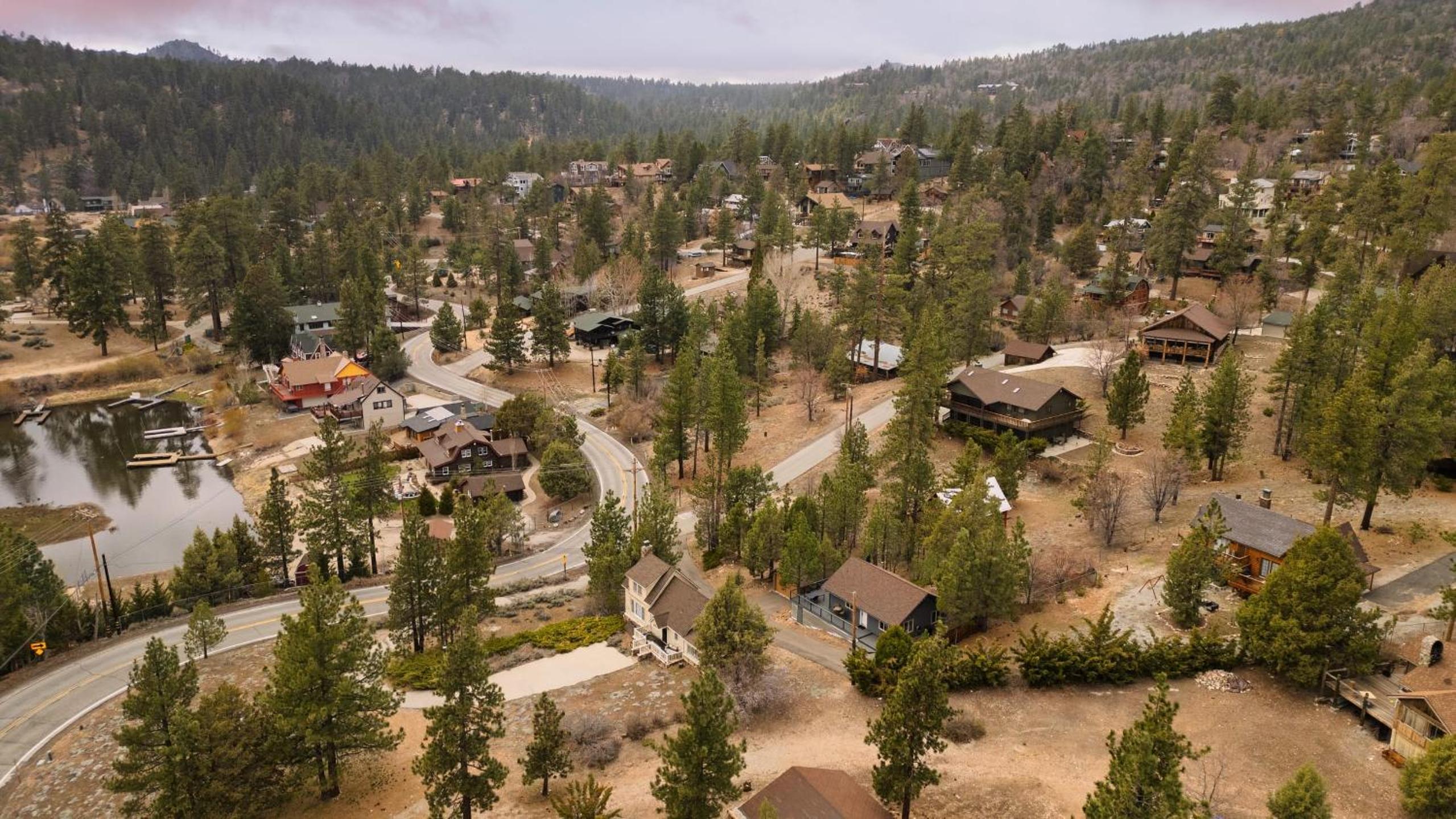 Cozy 2BR Fawnskin Cabin Big Bear Lake Hiking Trails Snow Summit Nearby