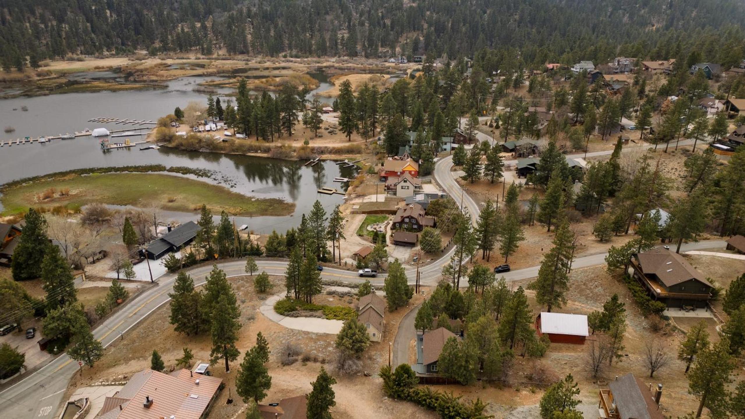 Cozy 2BR Fawnskin Cabin Big Bear Lake Hiking Trails Snow Summit Nearby
